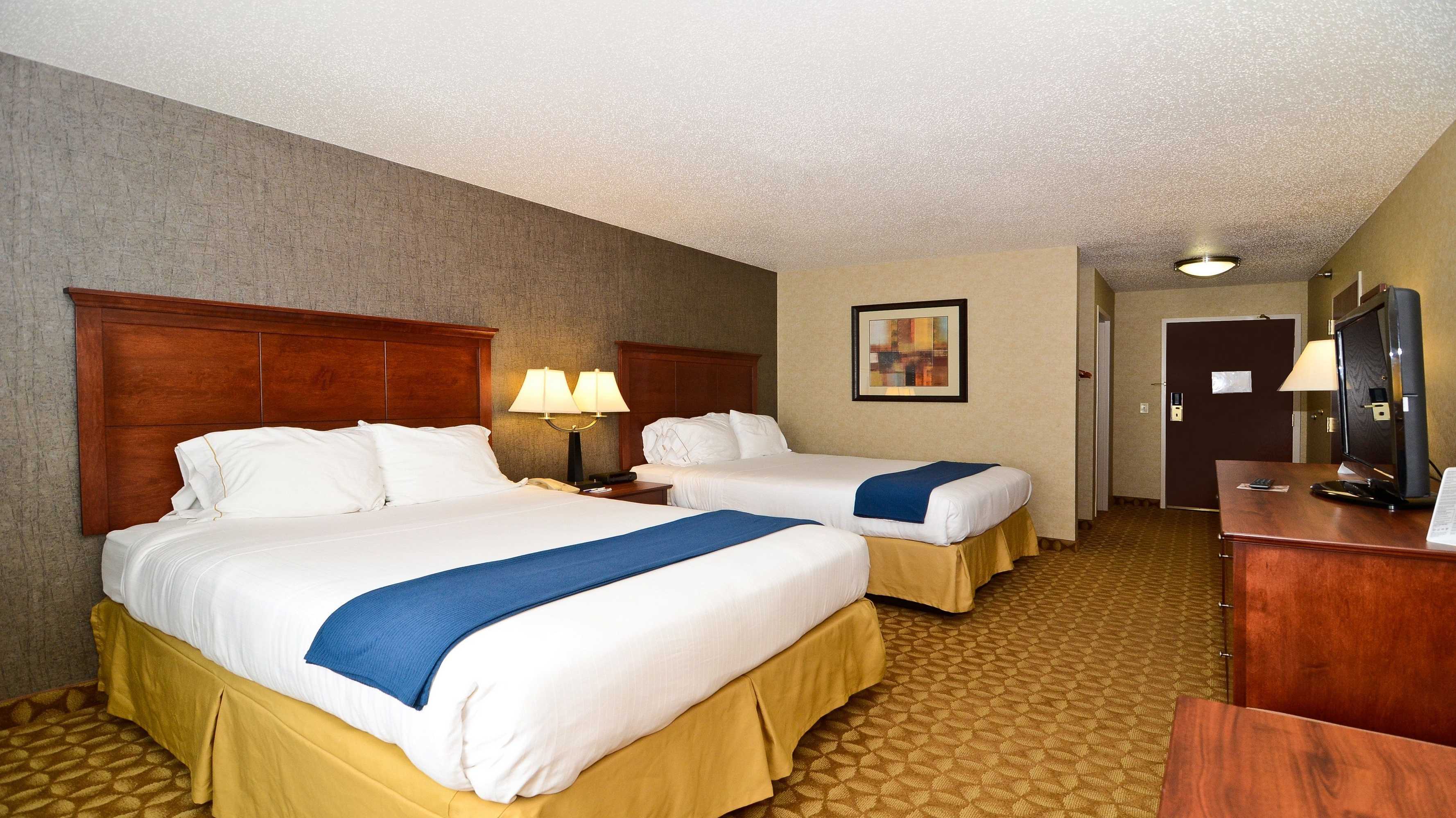 Gift card for Holiday Inn Express Hotel & Suites Fort Atkinson by Ihg Gift card for Holiday Inn Express Hotel & Suites Fort Atkinson by Ihg