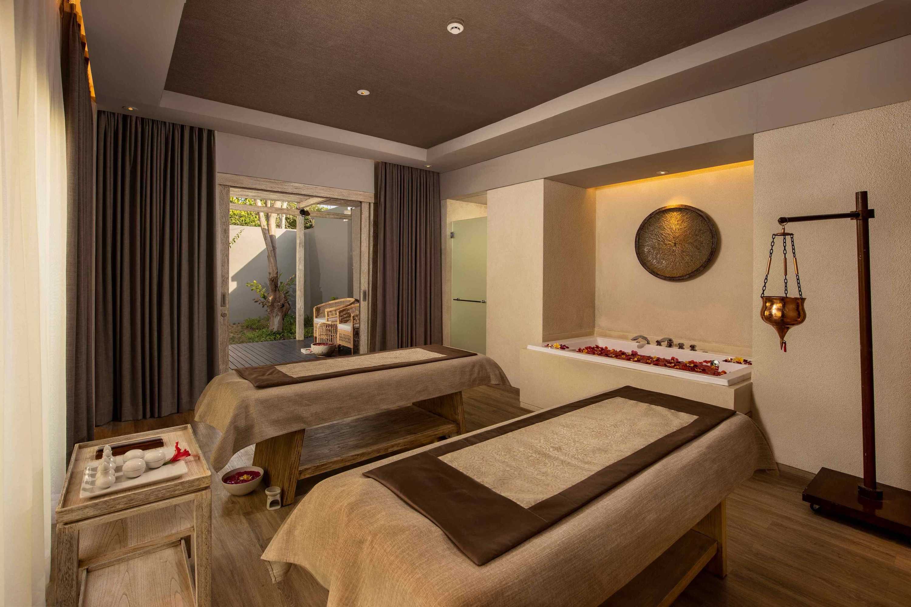 Gift card for Cross Bali Breakers Resort Gift card for Cross Bali Breakers Resort