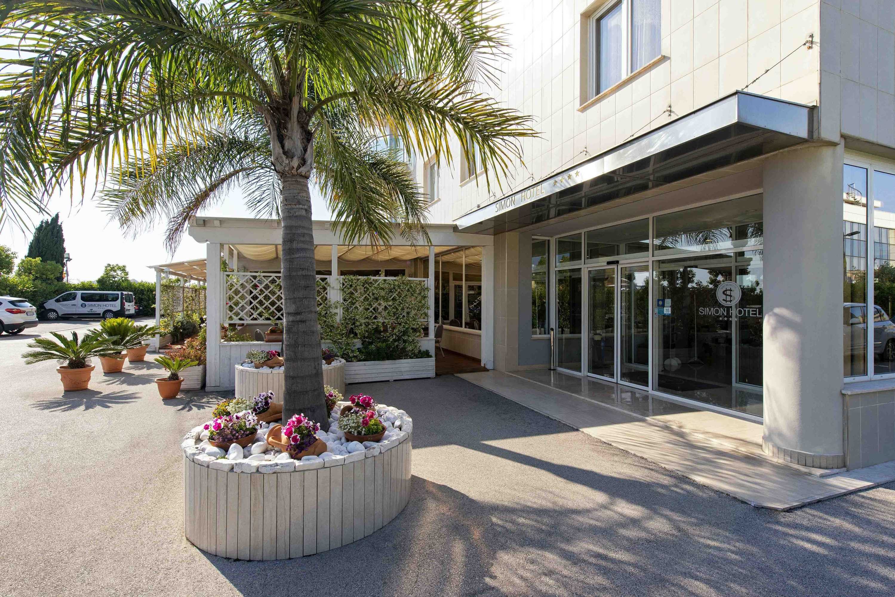 Gift card for Simon Hotel