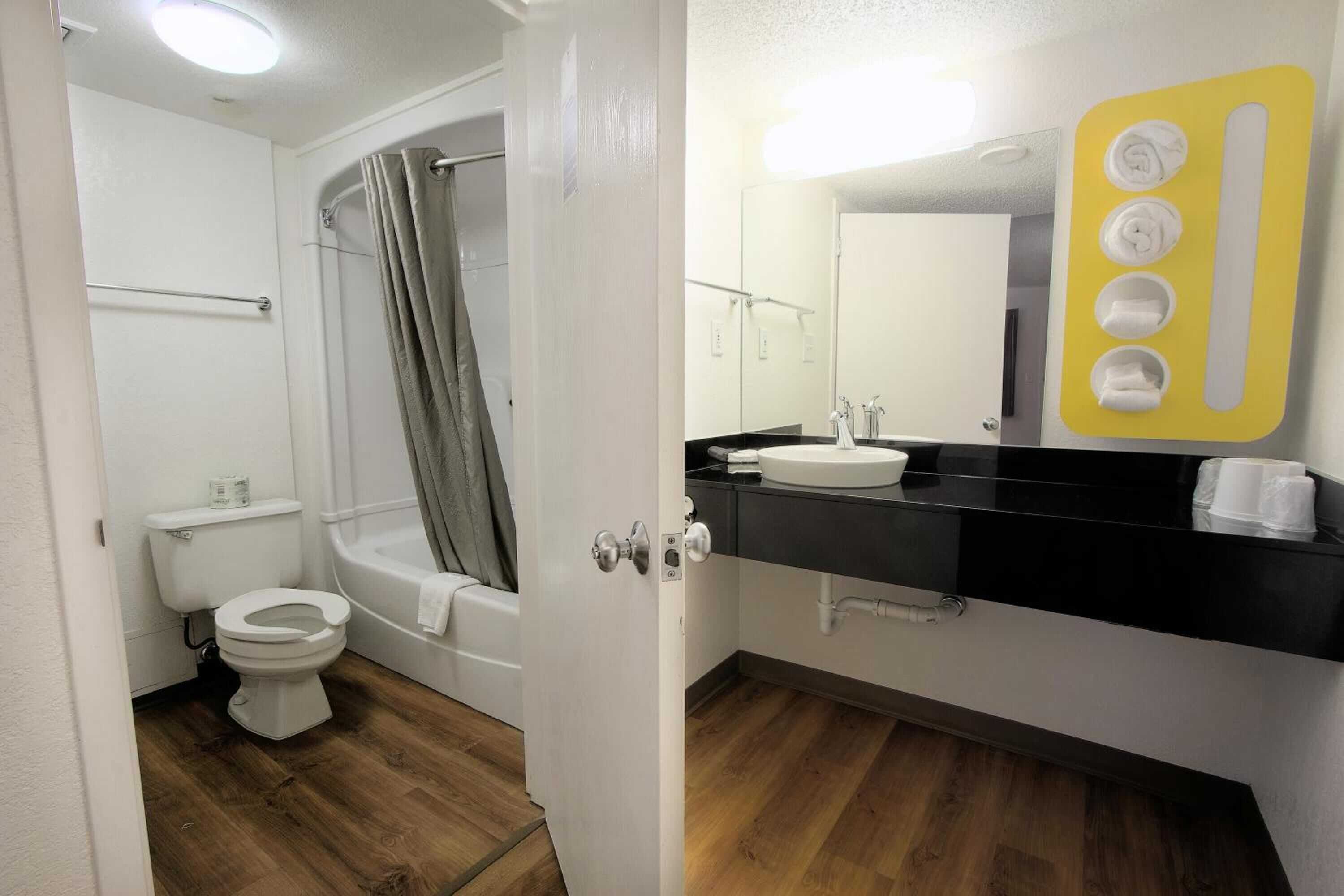 Gift card for Motel 6 Piscataway, NJ