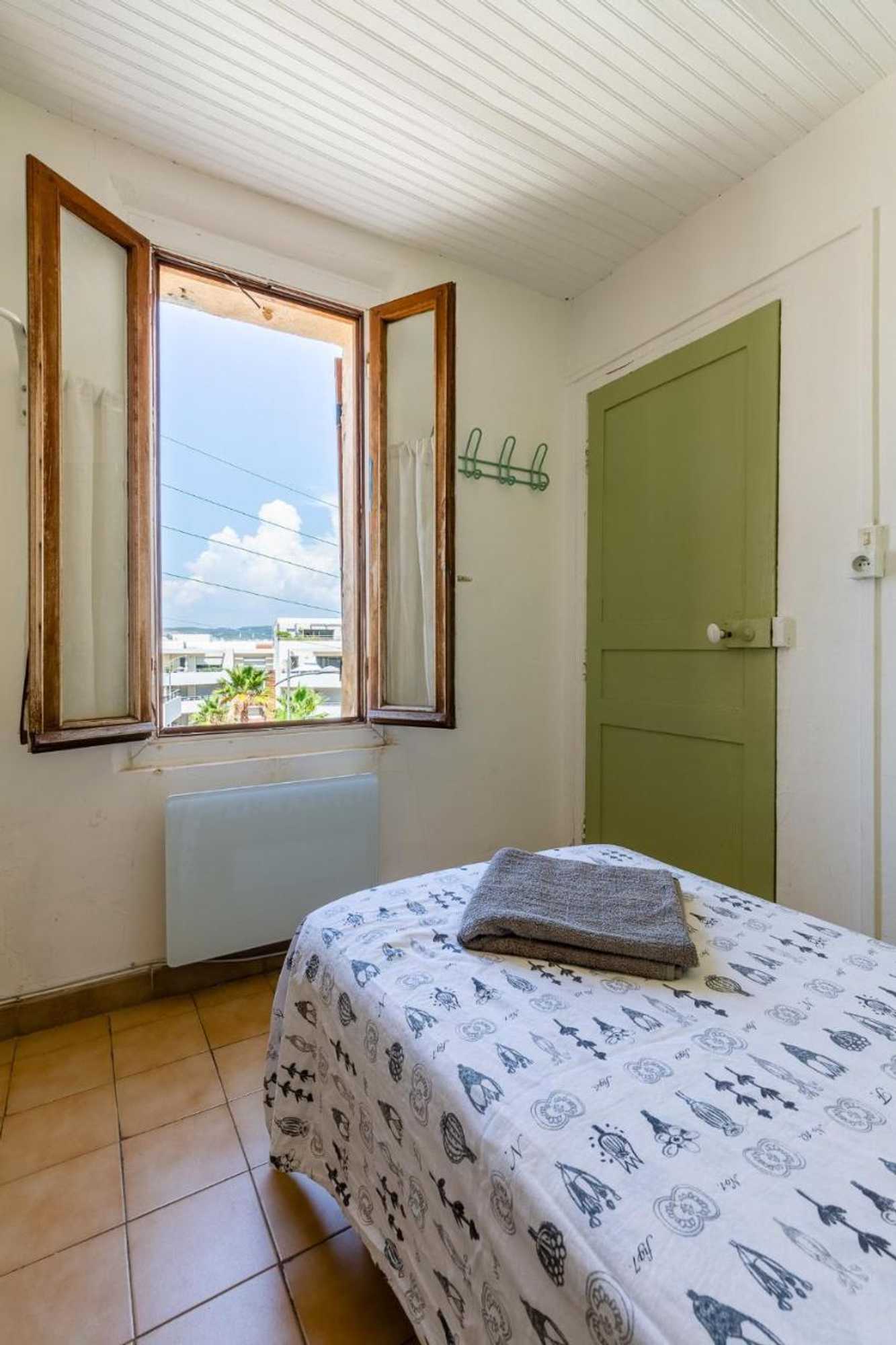 Gift card for The Crew House LA Ciotat - 3 Chambres et Box Privatif au Dessus du Vieux Port Gift card for The Crew House LA Ciotat - 3 Chambres et Box Privatif au Dessus du Vieux Port