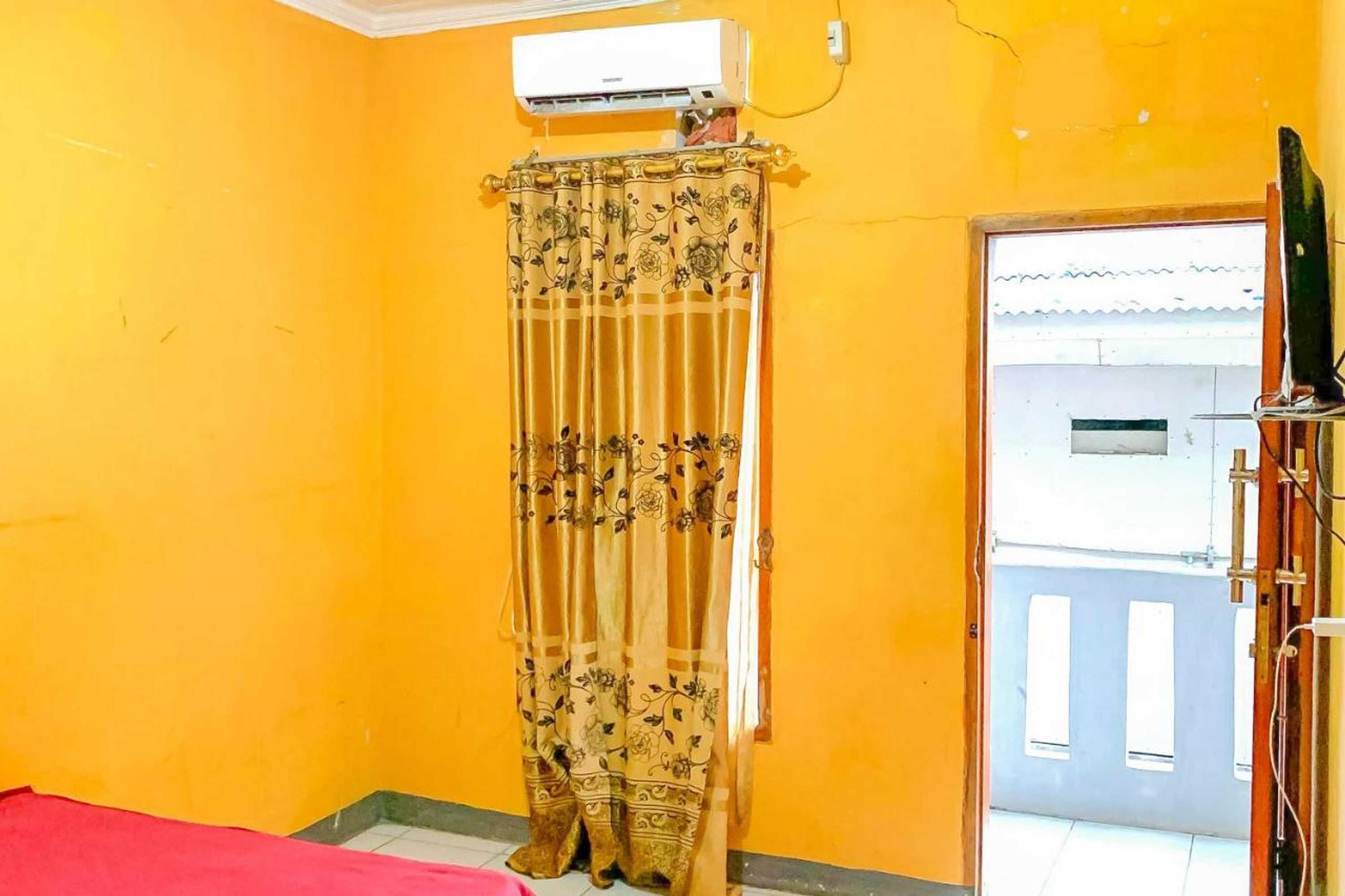 Gift card for Penginapan Diar Near Pantai Santolo Mitra Reddoorz Gift card for Penginapan Diar Near Pantai Santolo Mitra Reddoorz