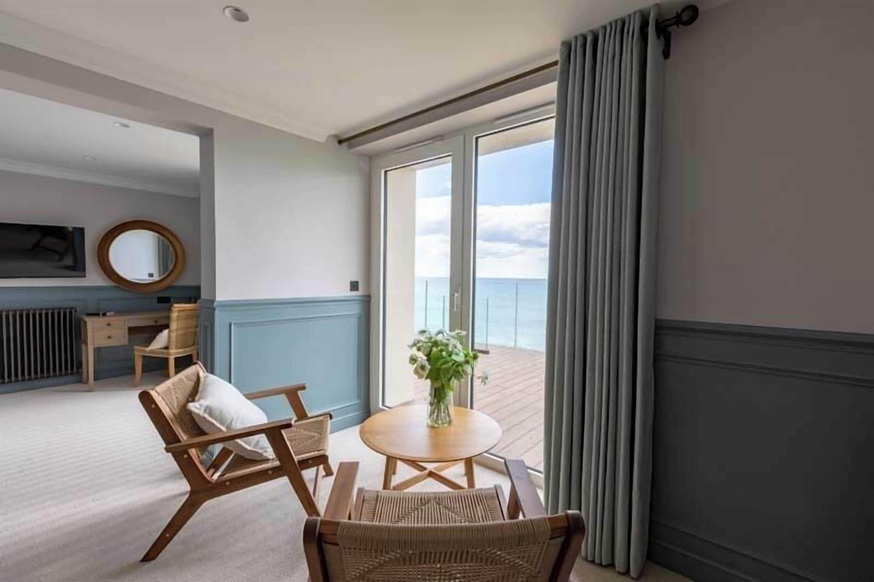 Gift card for Albion Hotel - Freshwater Bay Gift card for Albion Hotel - Freshwater Bay