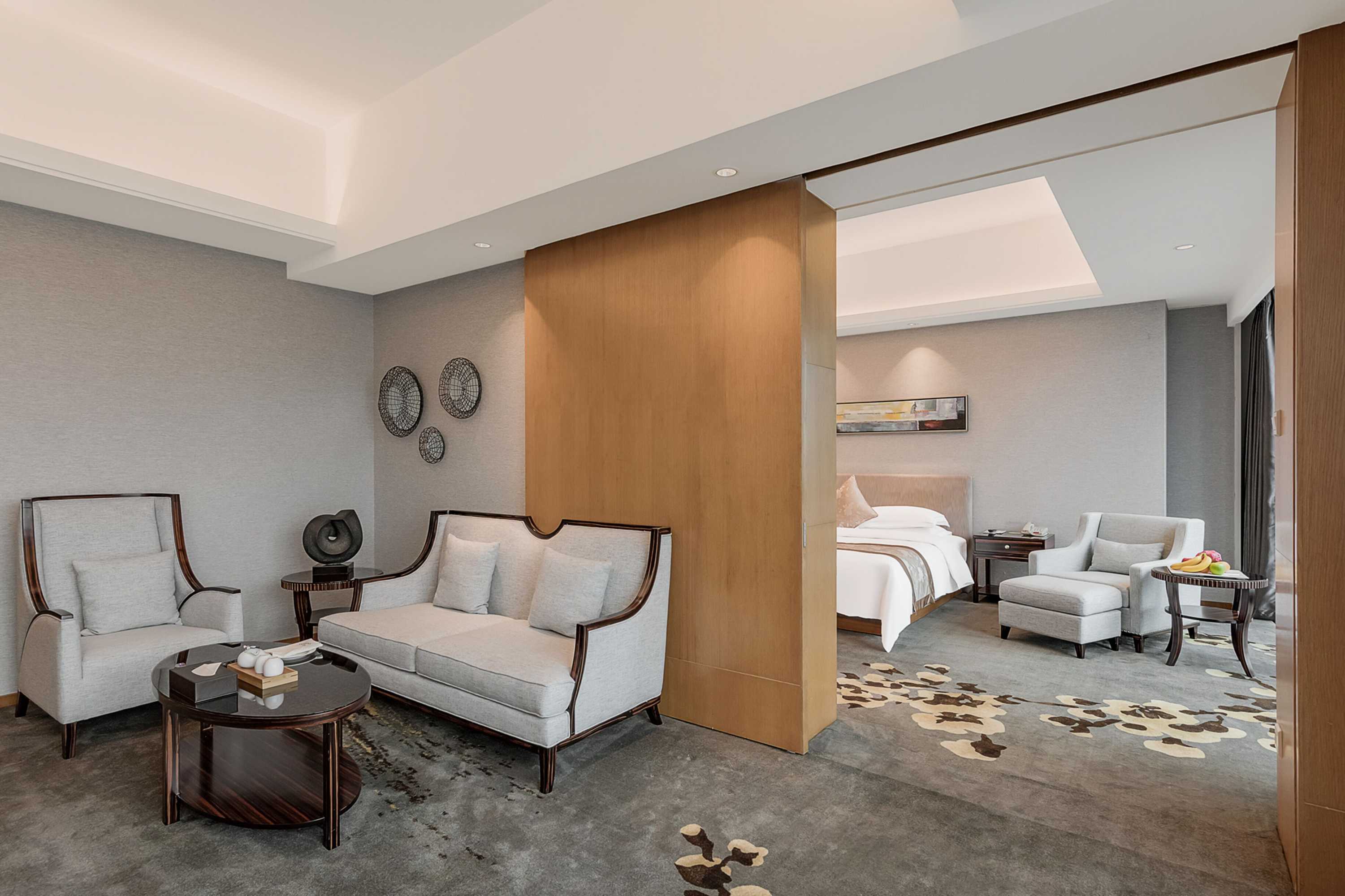 Gift card for Huaqiang Plaza Hotel Shenzhen, Enjoy Complimentary Mini Bar & Night Snack, Add Breakfast - Enjoy Complimentary Afternoon Tea Gift card for Huaqiang Plaza Hotel Shenzhen, Enjoy Complimentary Mini Bar & Night Snack, Add Breakfast - Enjoy Complimentary Afternoon Tea