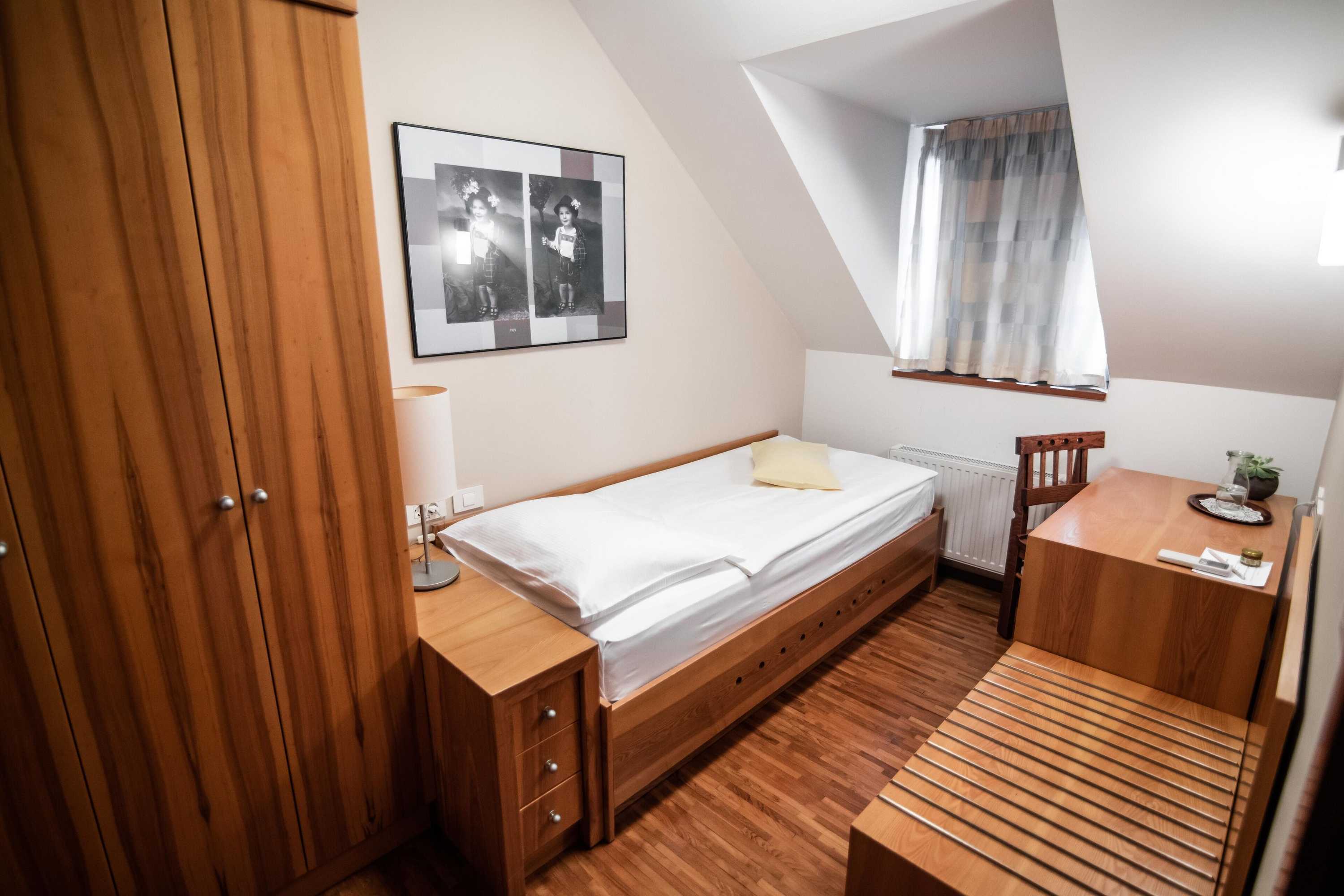 Gift card for Hotel Dvor Jezersek Brnik Gift card for Hotel Dvor Jezersek Brnik