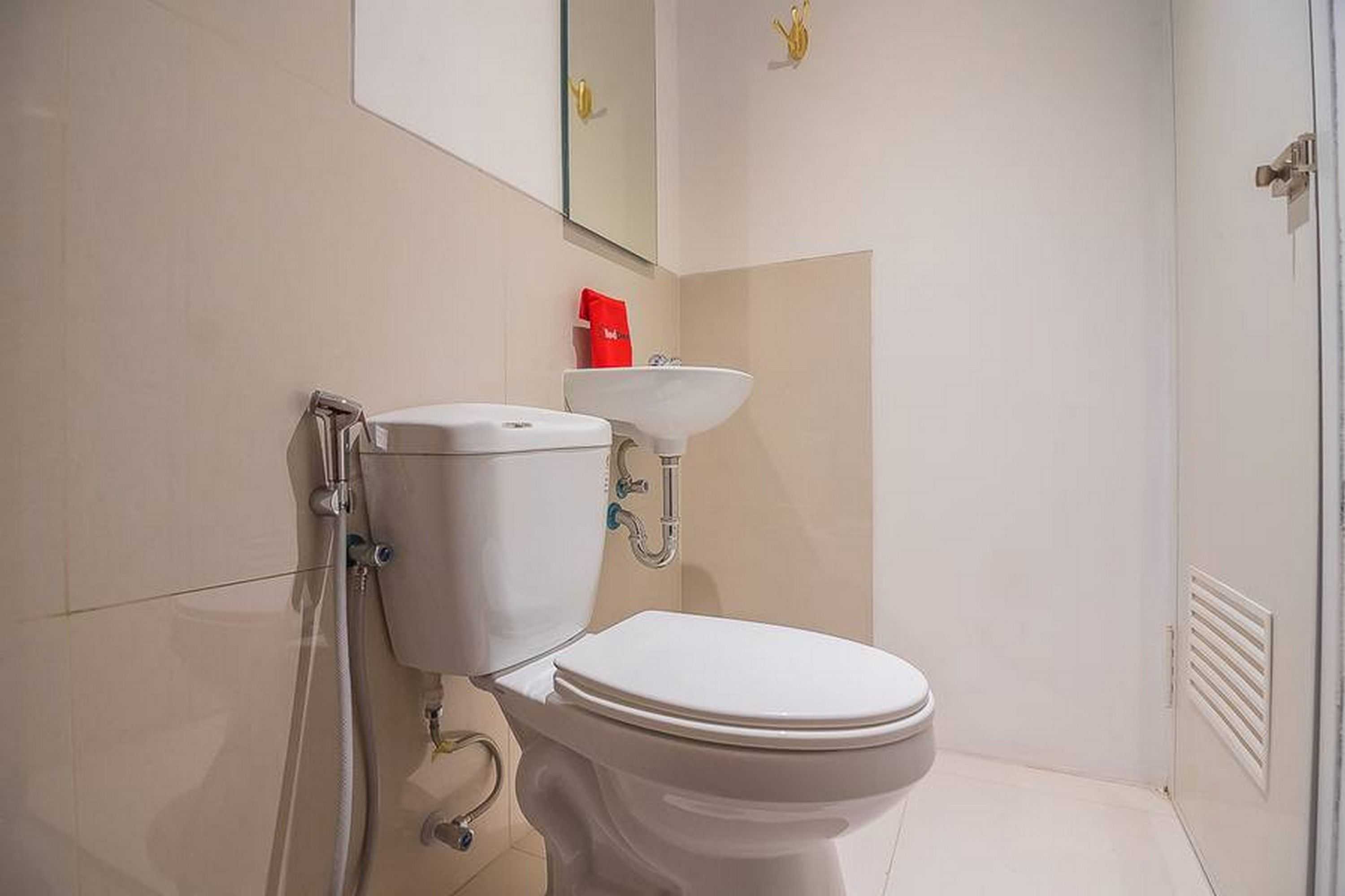 Gift card for Reddoorz Near Taman Rejomulyo