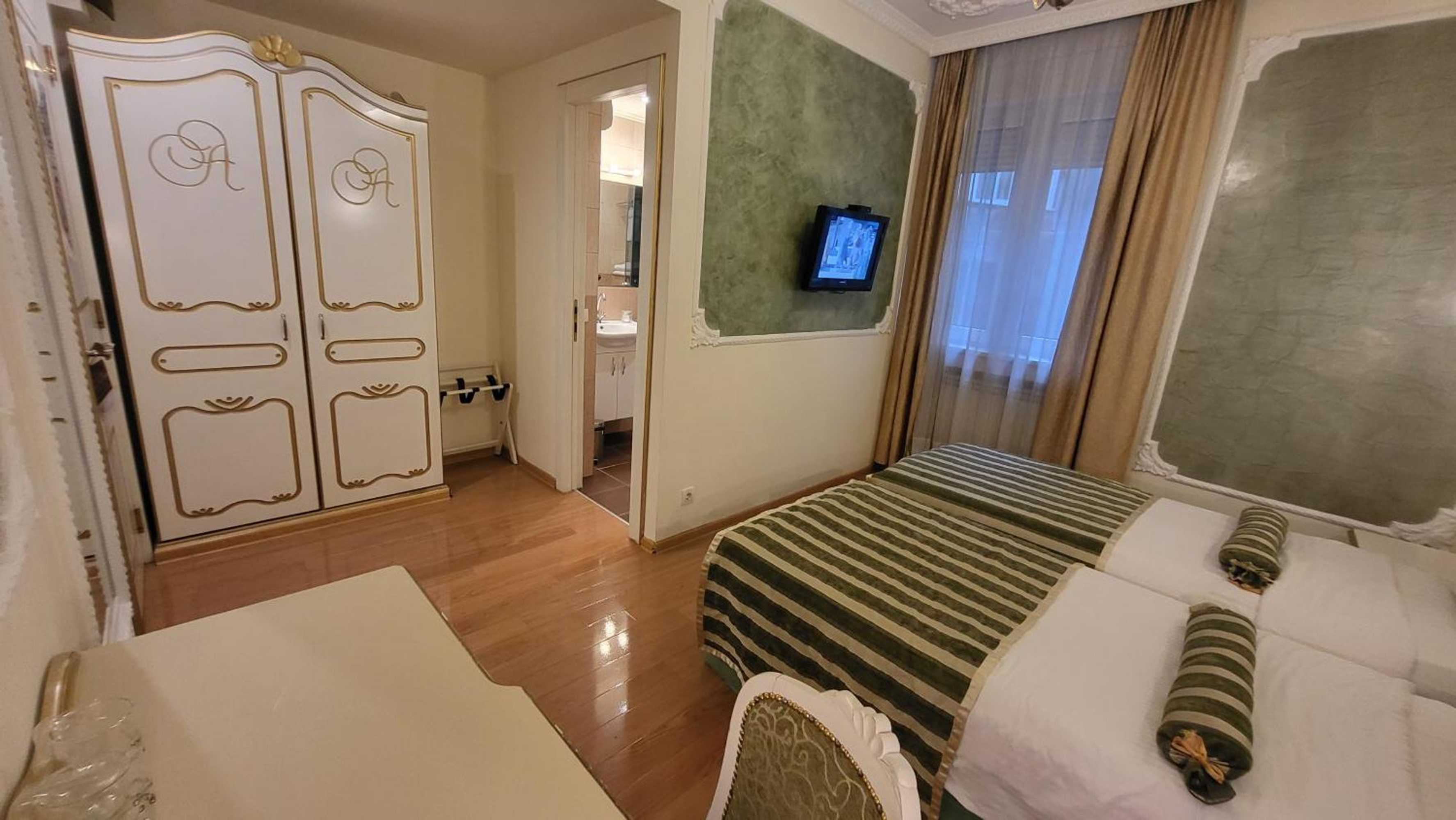 Gift card for Queen's Astoria Design Hotel