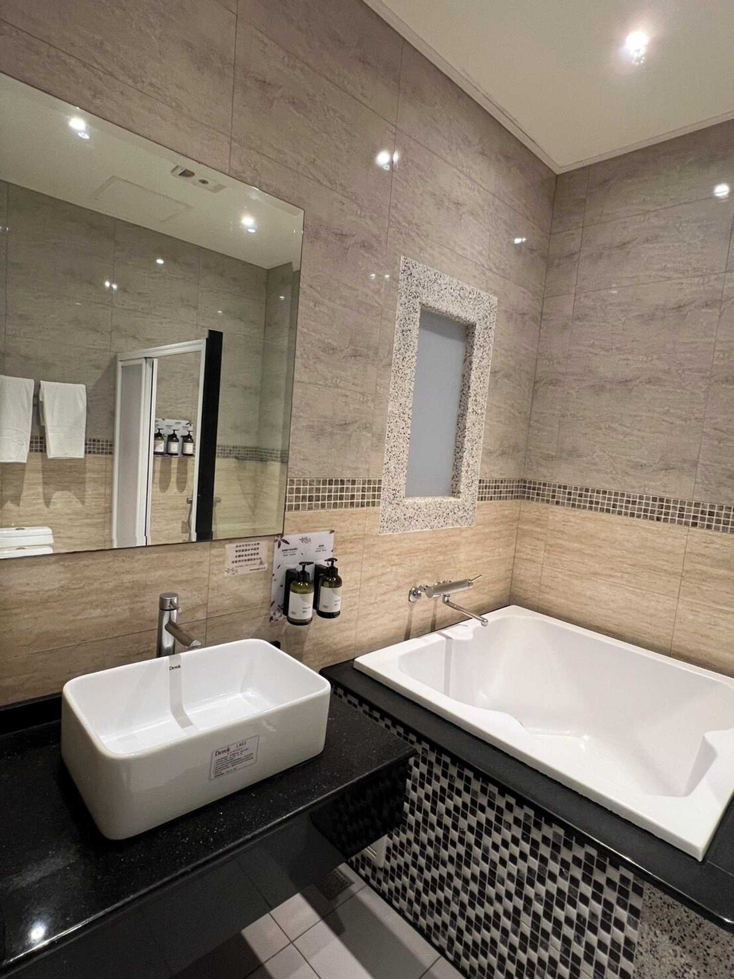 Gift card for Wei Feng Exquisite Motel Pintung Branch