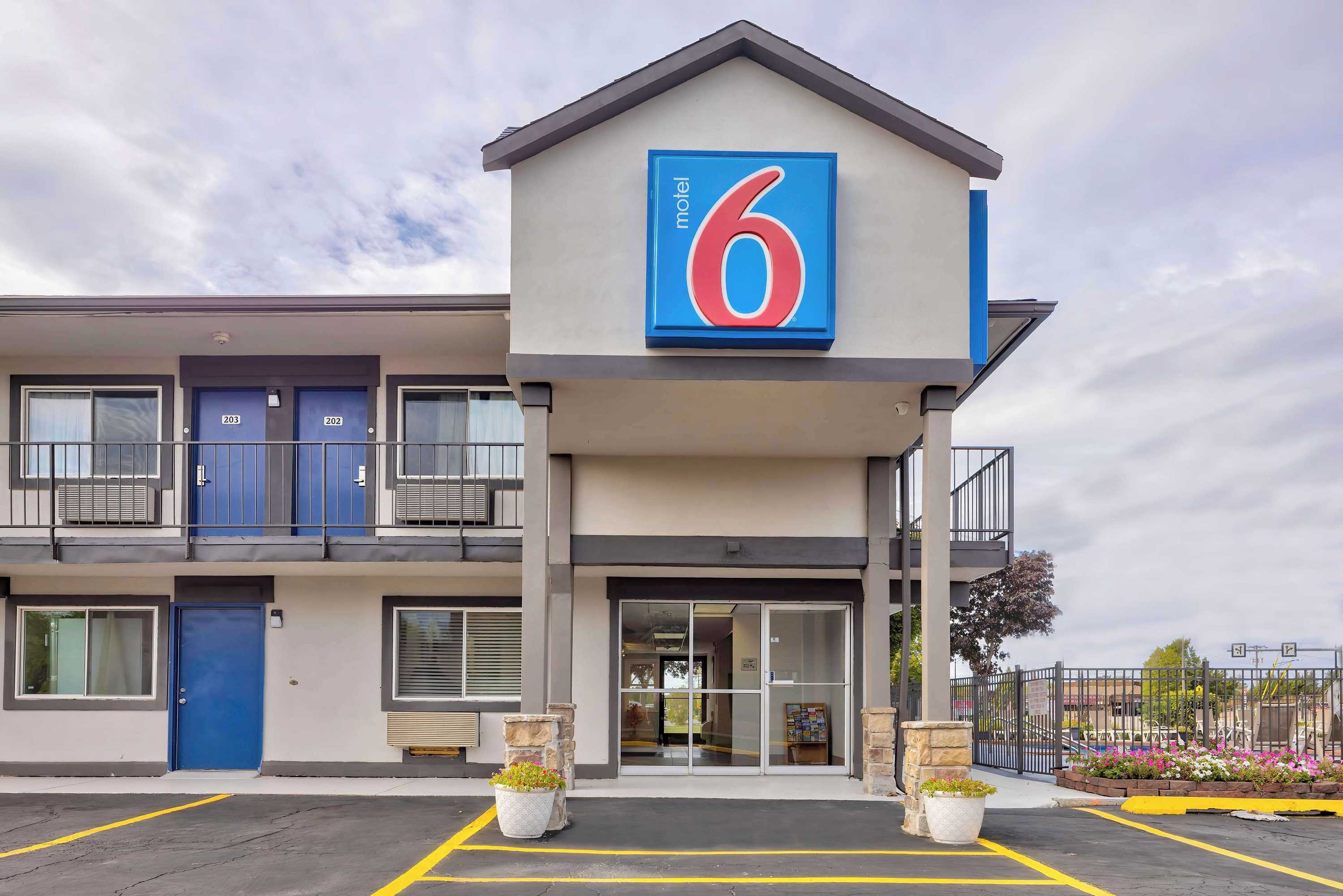 Gift card for Motel 6 Oshkosh, WI