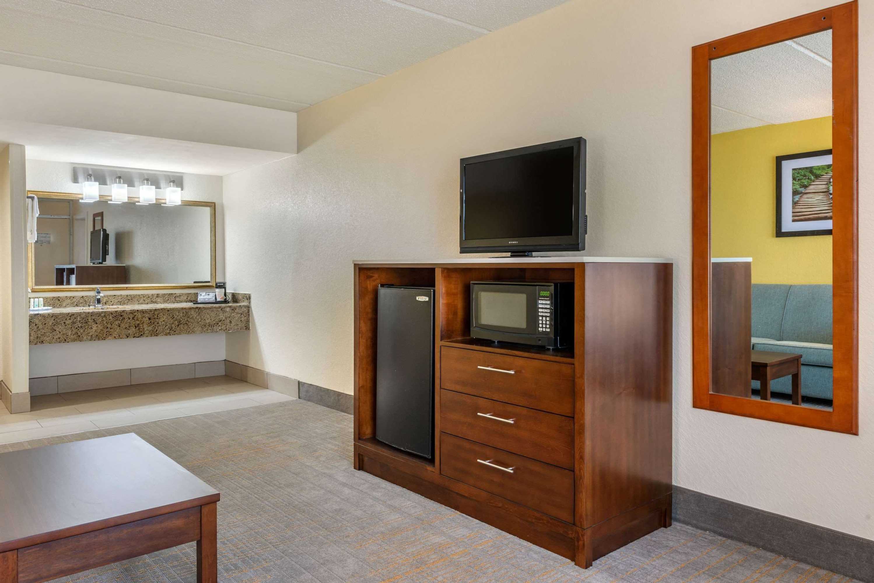 Gift card for Quality Inn & Suites Palatka Riverfront Gift card for Quality Inn & Suites Palatka Riverfront