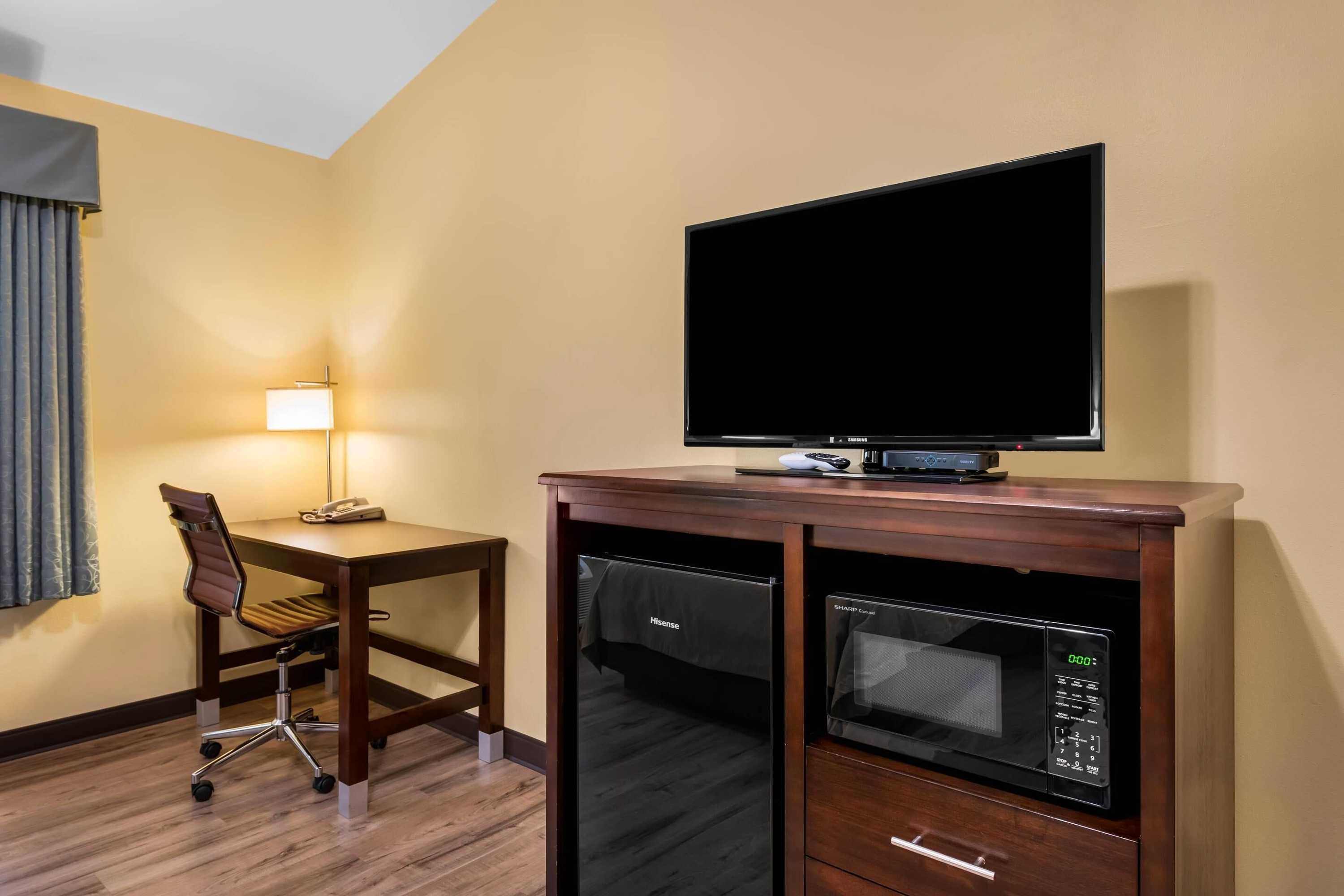 Gift card for Econo Lodge Inn & Suites Eau Claire South