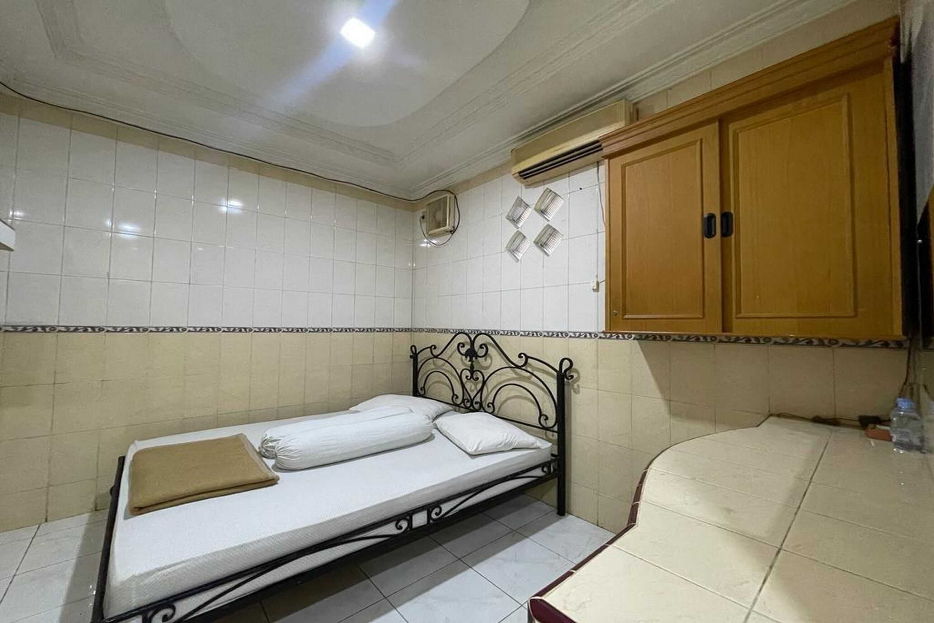 Gift card for Oyo 93502 Homestay Pakmuklis Syariah 2 Near Taman Mini Lhokseumawe