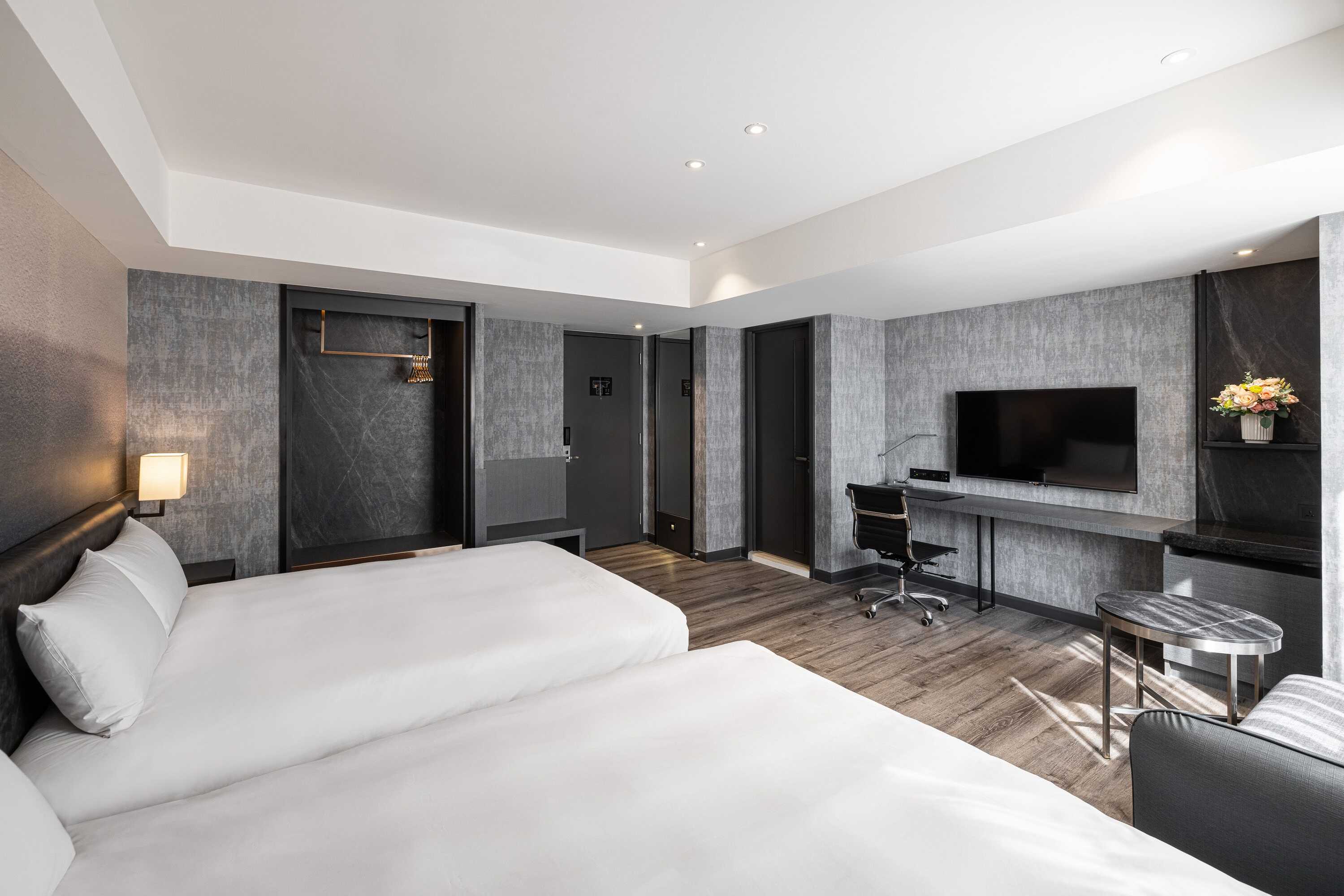 Gift card for Lakeshore Hotel Metropolis I Gift card for Lakeshore Hotel Metropolis I