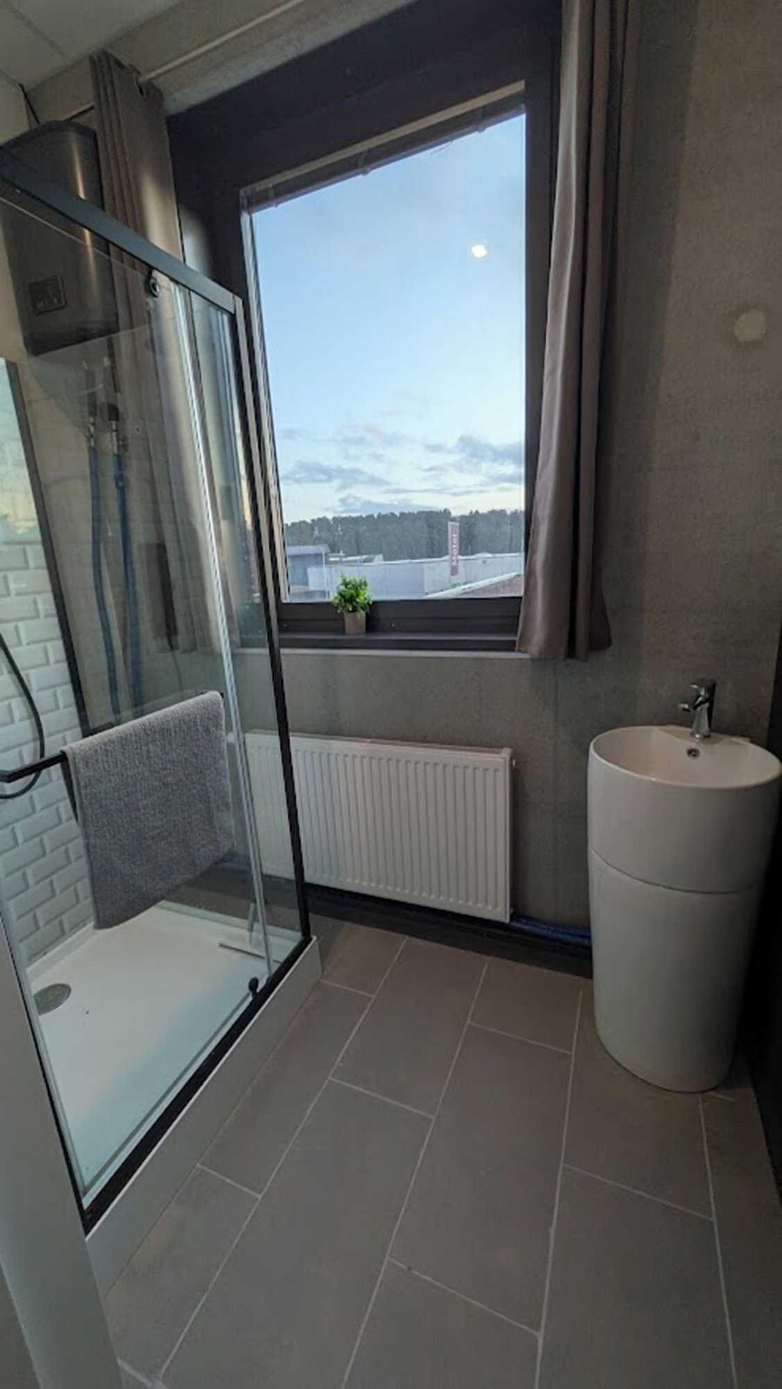 Gift card for Business-Motel, Free Xl-Parking, Wifi, Massage-Chairs, Sauna, Shared Kitchen, Breakfast 2go, Free Soda, Coffee