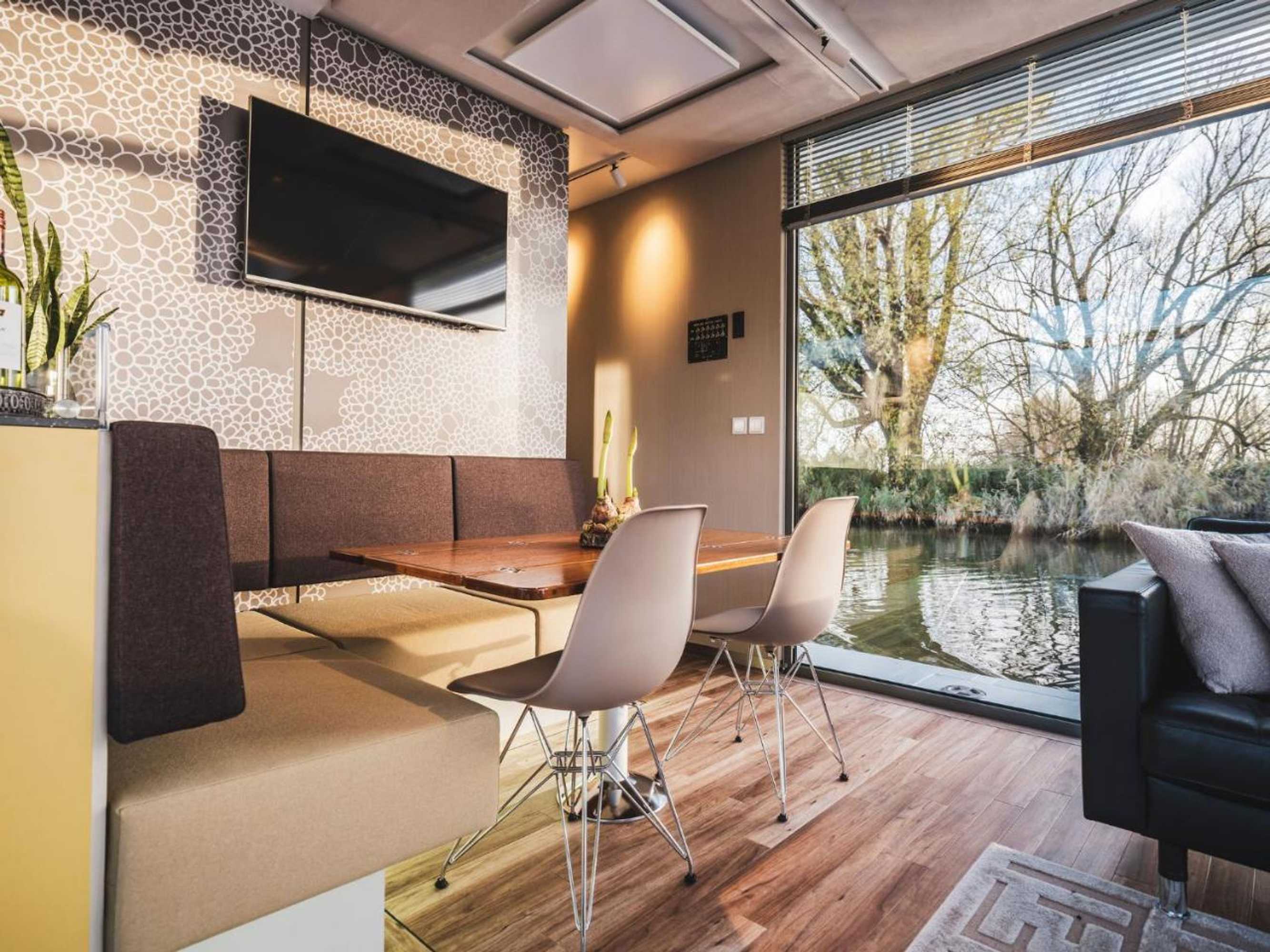 Gift card for Aquahome - NP de Biesbosch - Bijzonder Overnachten op Een Houseboat!