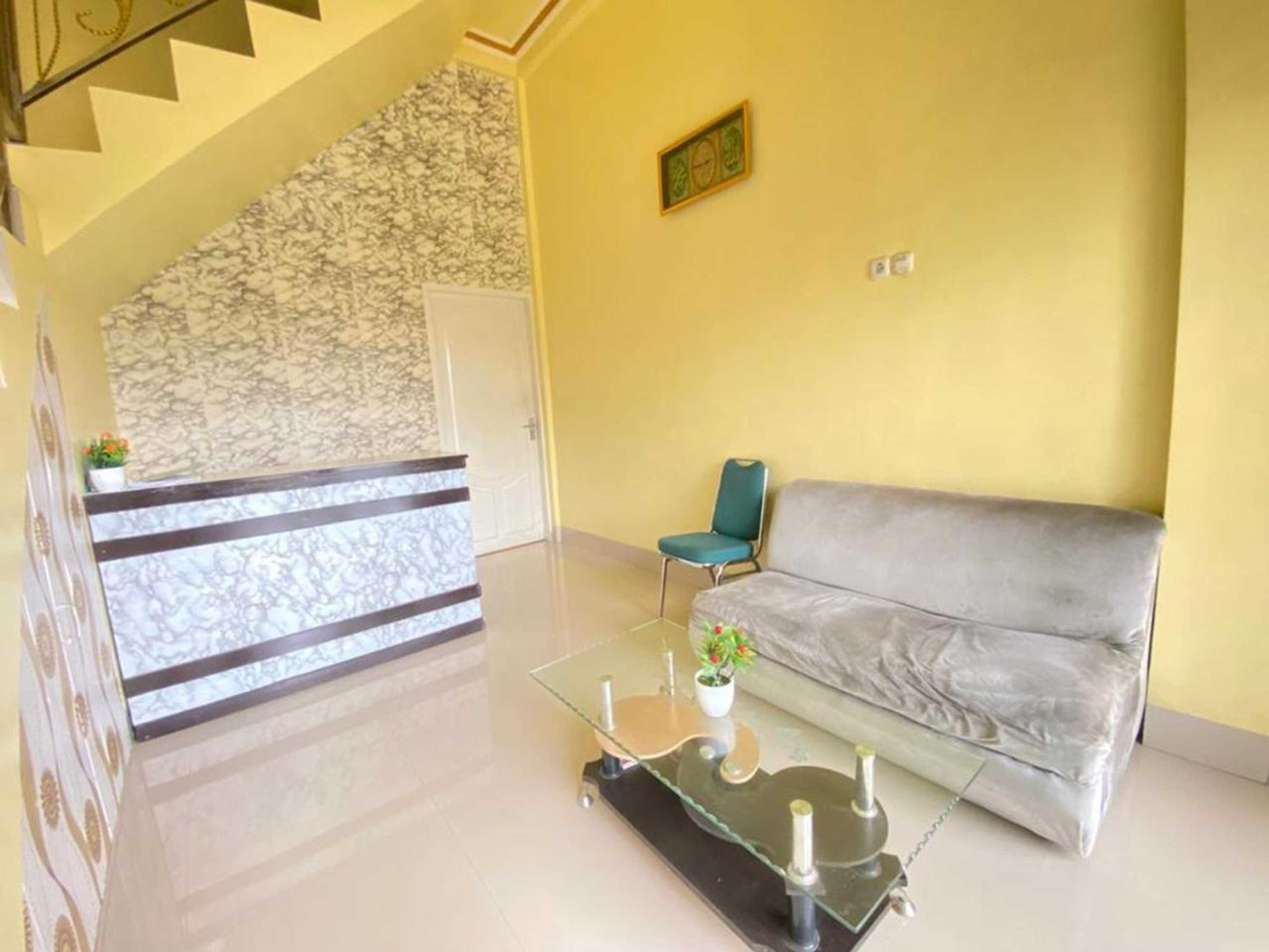 Gift card for Homestay RN Near Taman Bambu Runcing Polewali Mitra Reddoorz