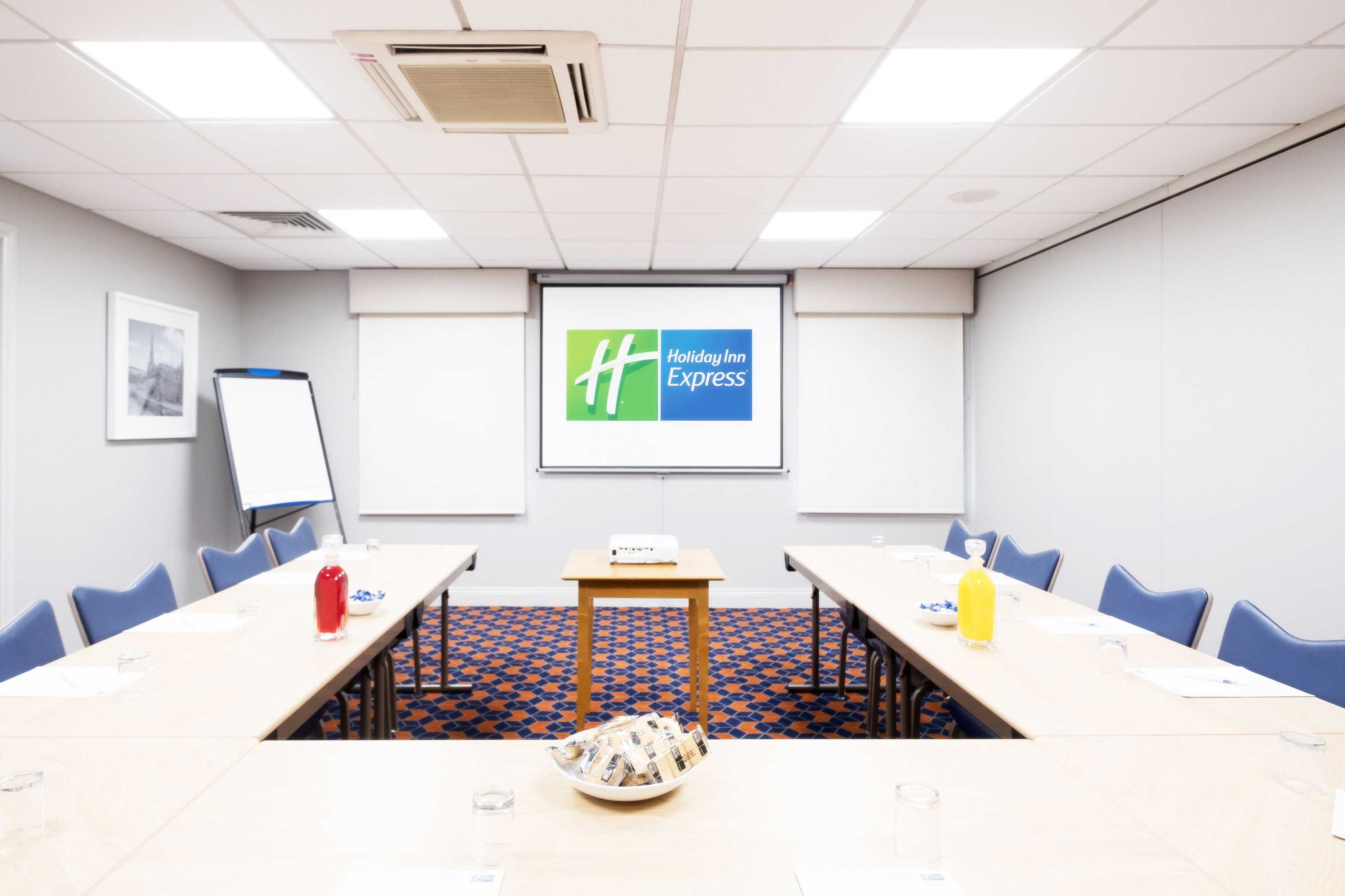 Gift card for Holiday Inn Express Perth by Ihg Gift card for Holiday Inn Express Perth by Ihg