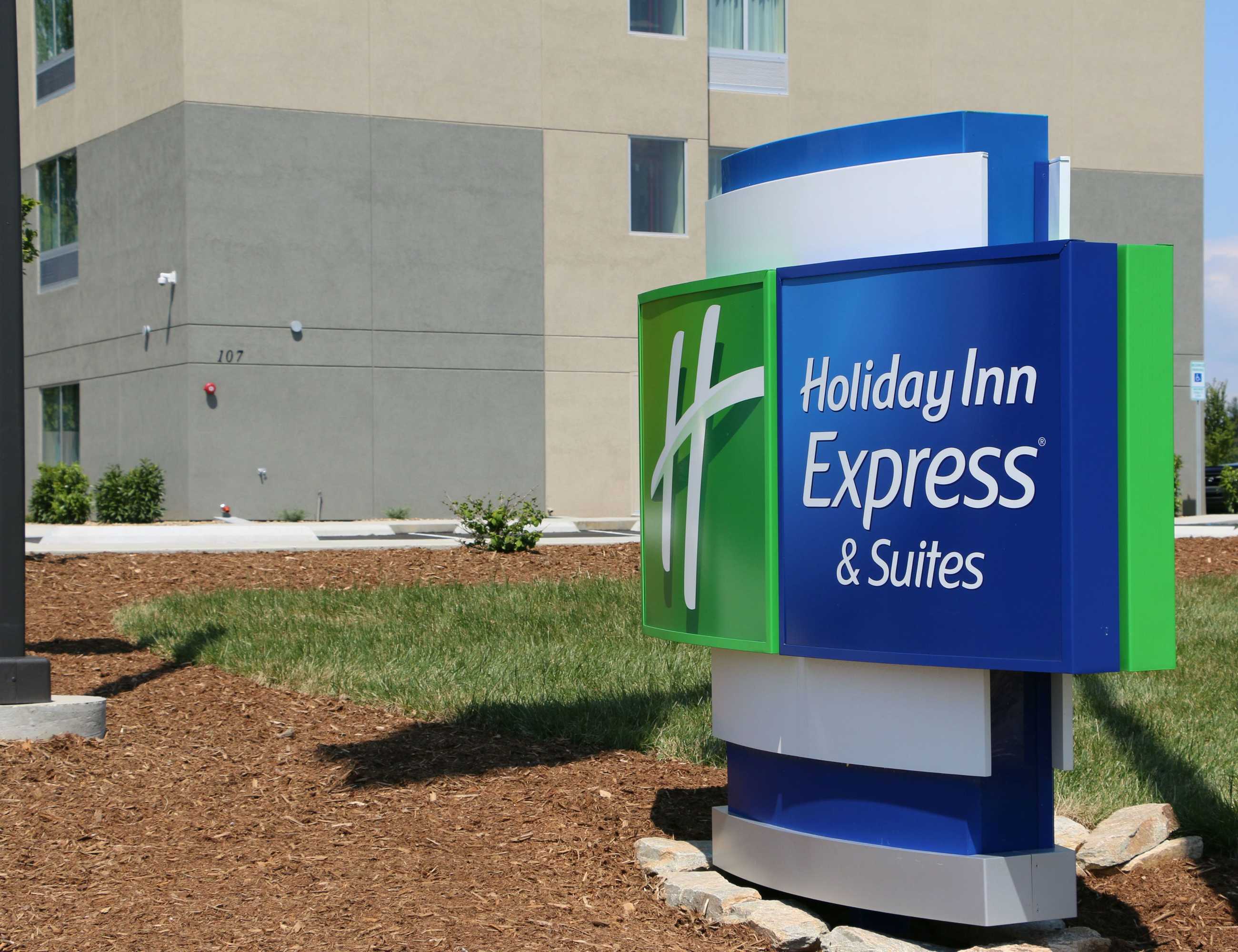 Gift card for Holiday Inn Express & Suites Hendersonville SE - Flat Rock by Ihg Gift card for Holiday Inn Express & Suites Hendersonville SE - Flat Rock by Ihg