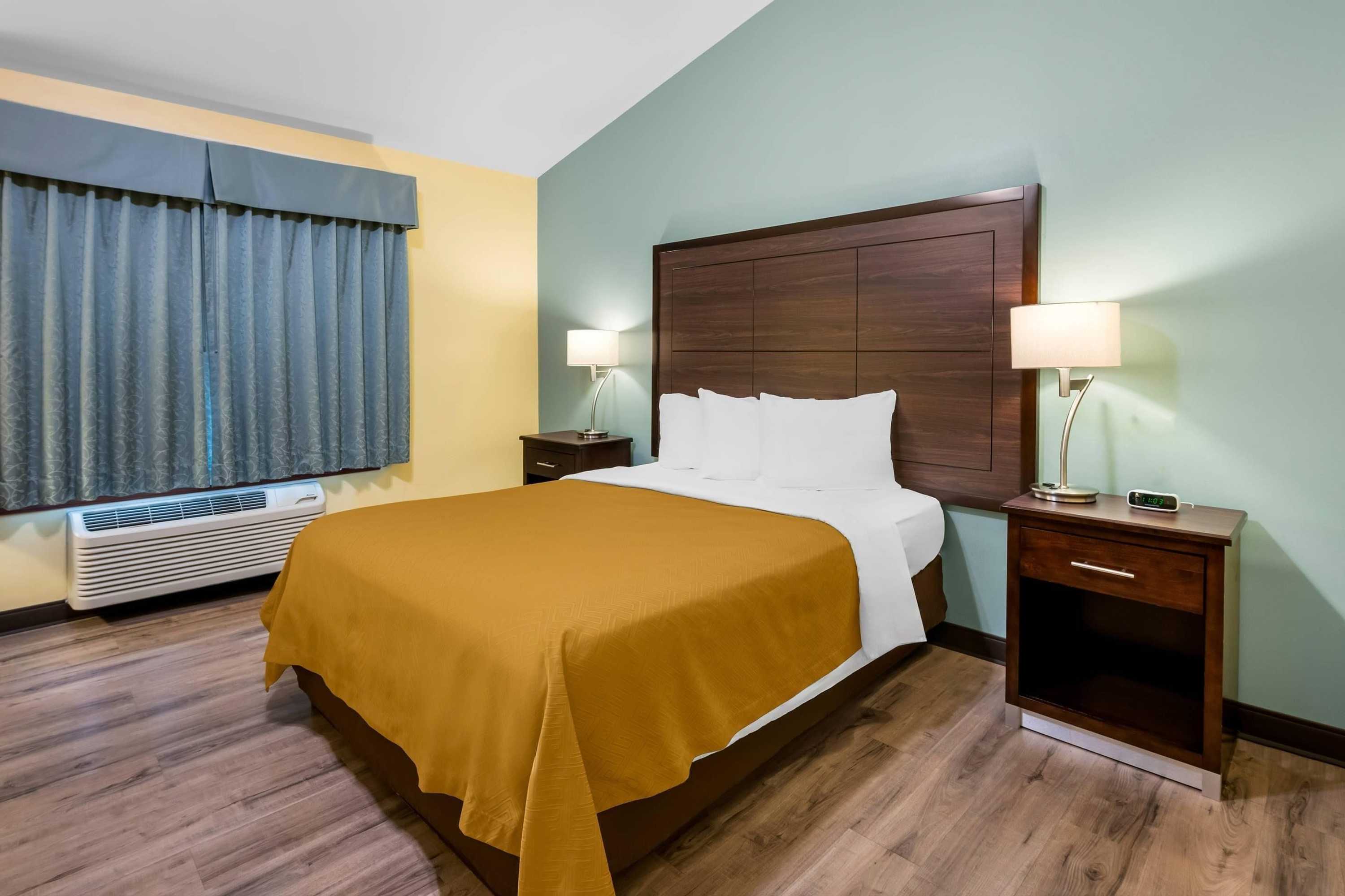 Gift card for Econo Lodge Inn & Suites Eau Claire South