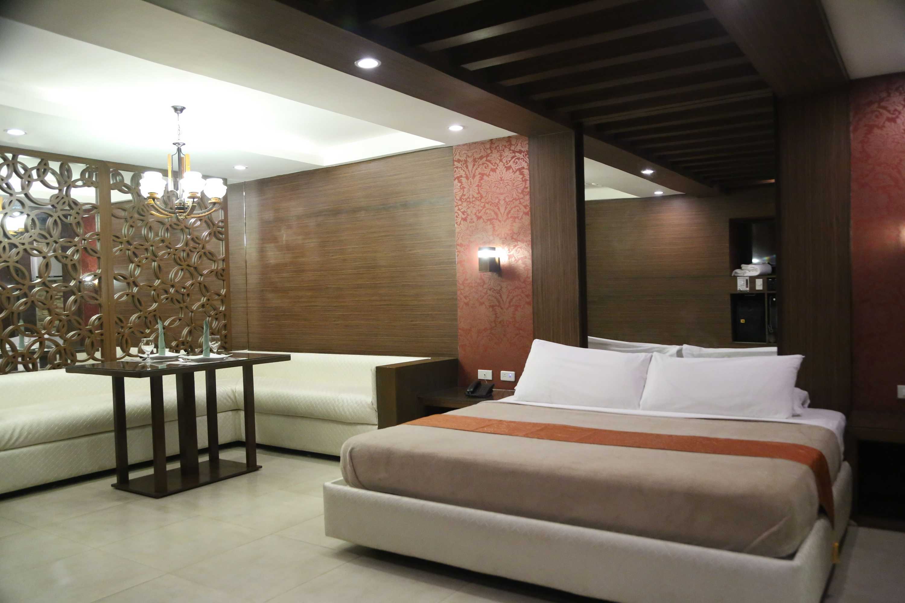 Gift card for Victoria Court Las Piñas Gift card for Victoria Court Las Piñas