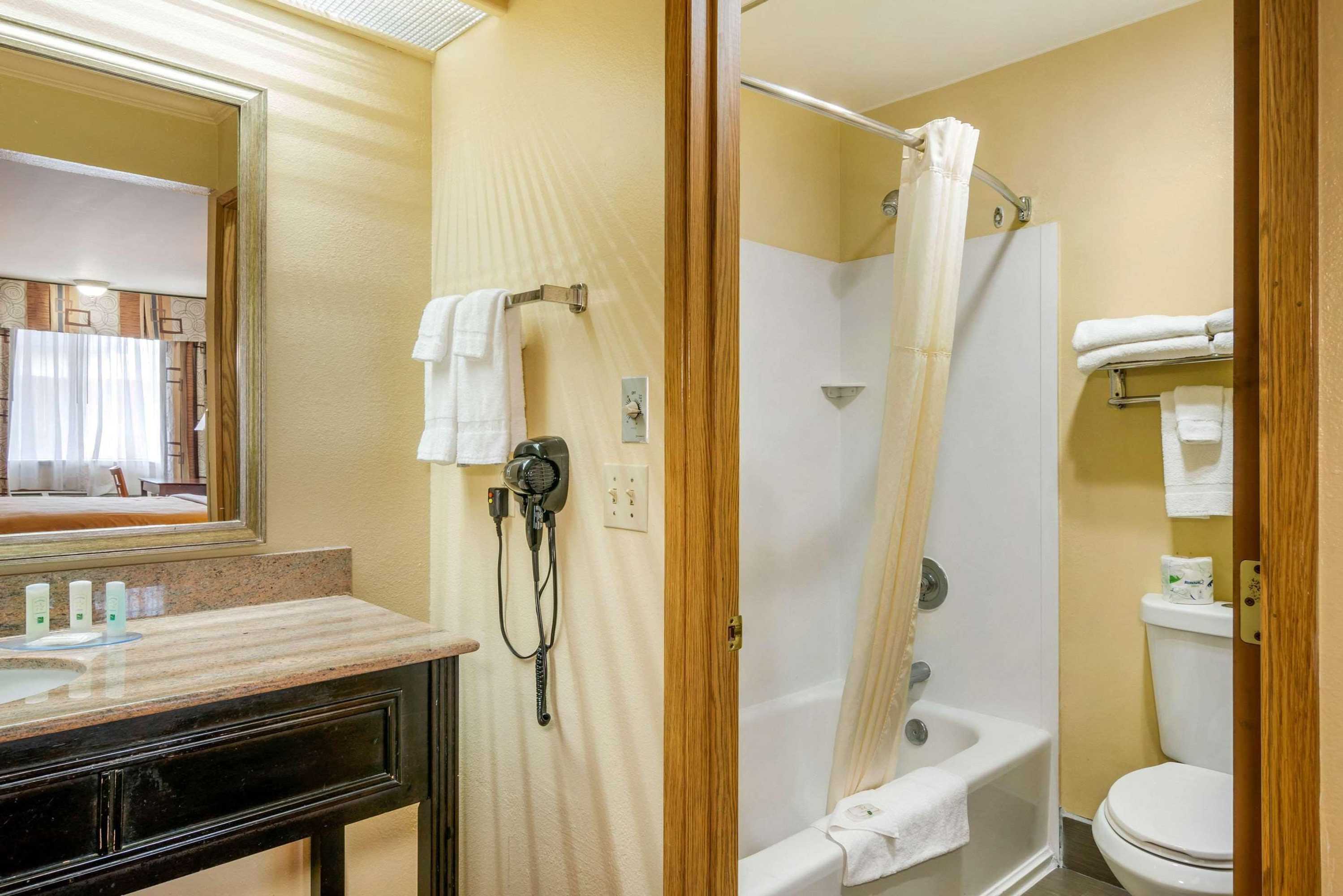 Gift card for Quality Inn Klamath Falls - Crater Lake Gateway Gift card for Quality Inn Klamath Falls - Crater Lake Gateway