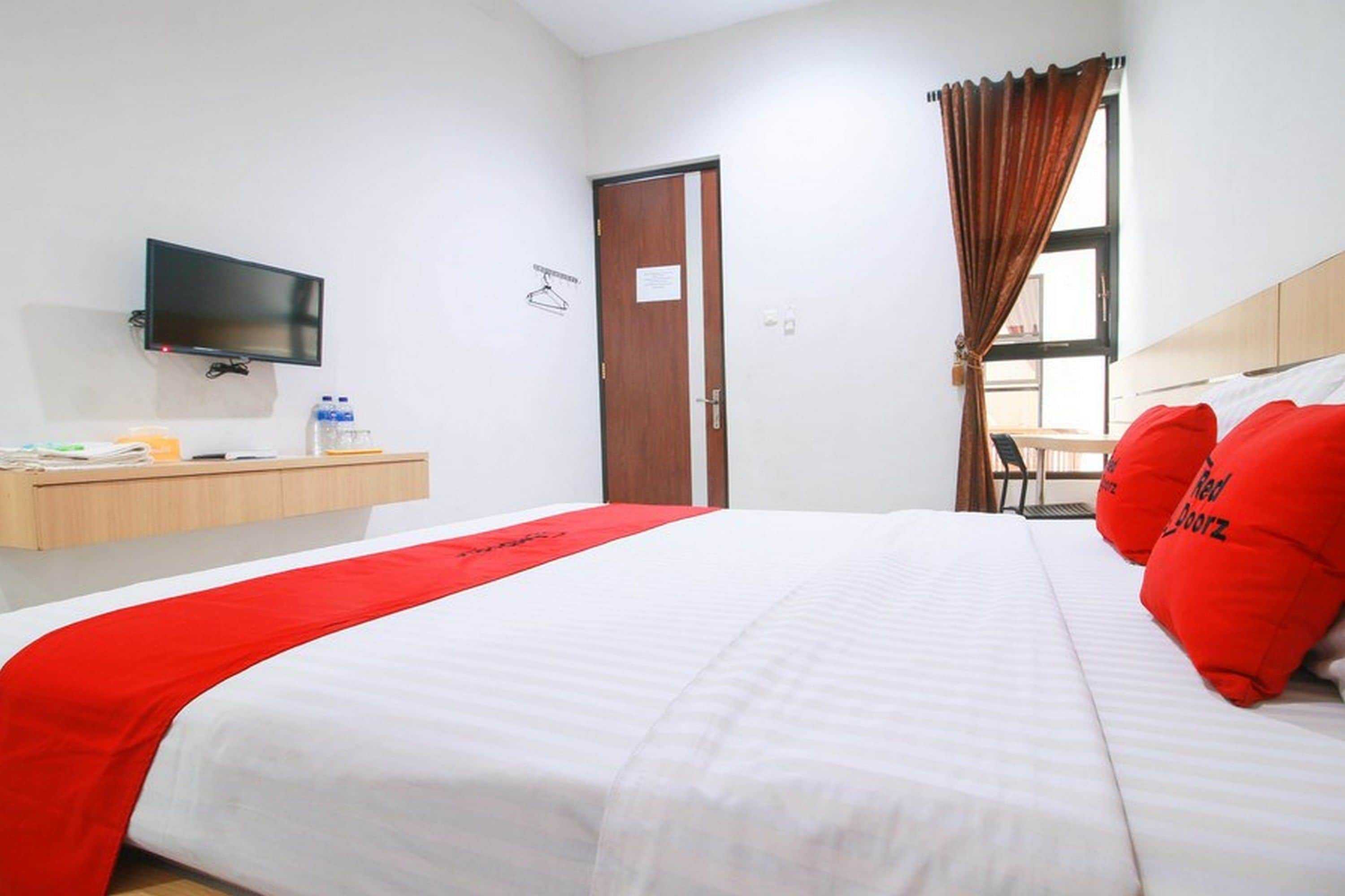Gift card for Reddoorz Syariah Near Universitas Jenderal Soedirman Gift card for Reddoorz Syariah Near Universitas Jenderal Soedirman