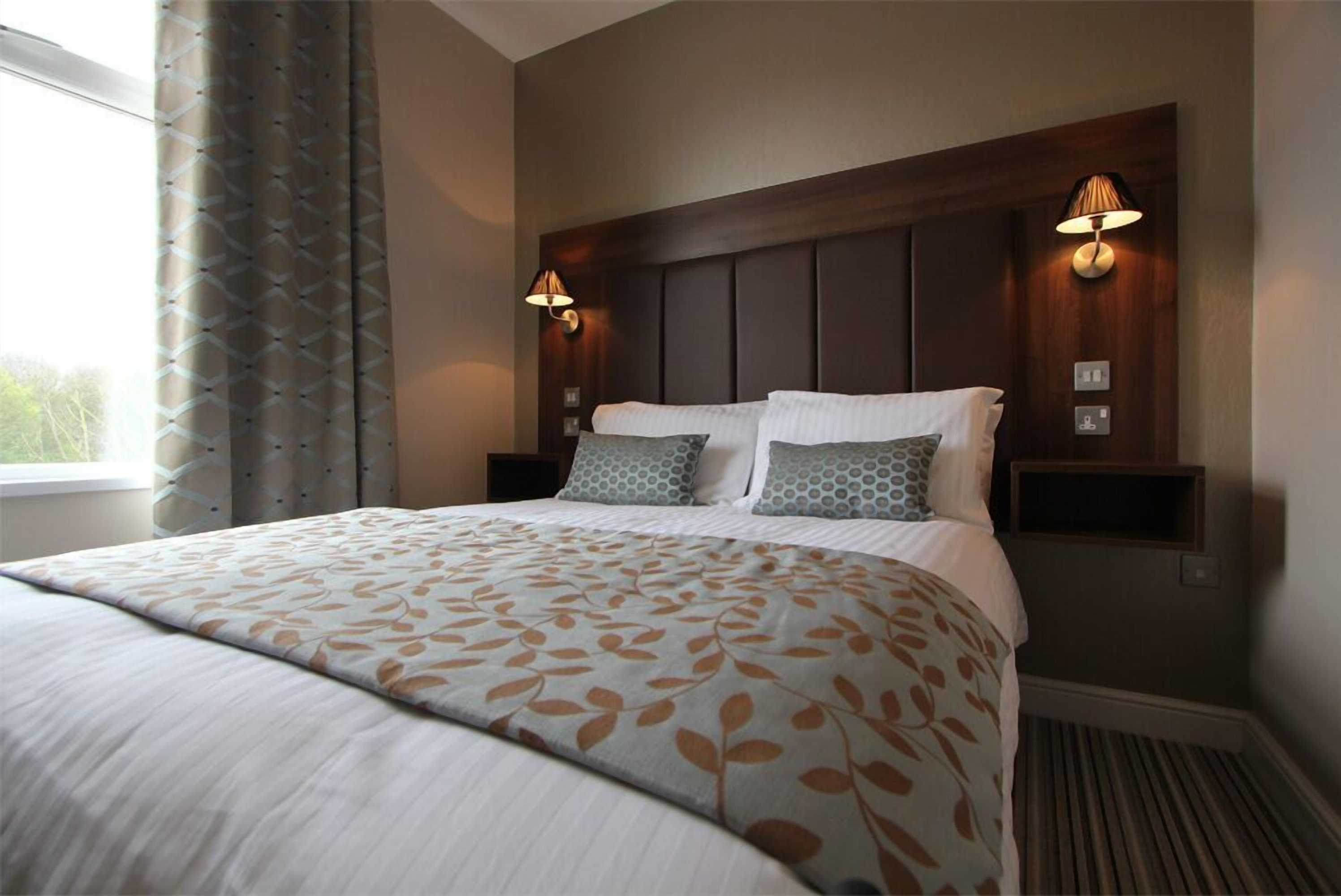 Gift card for Twin Oaks Hotel