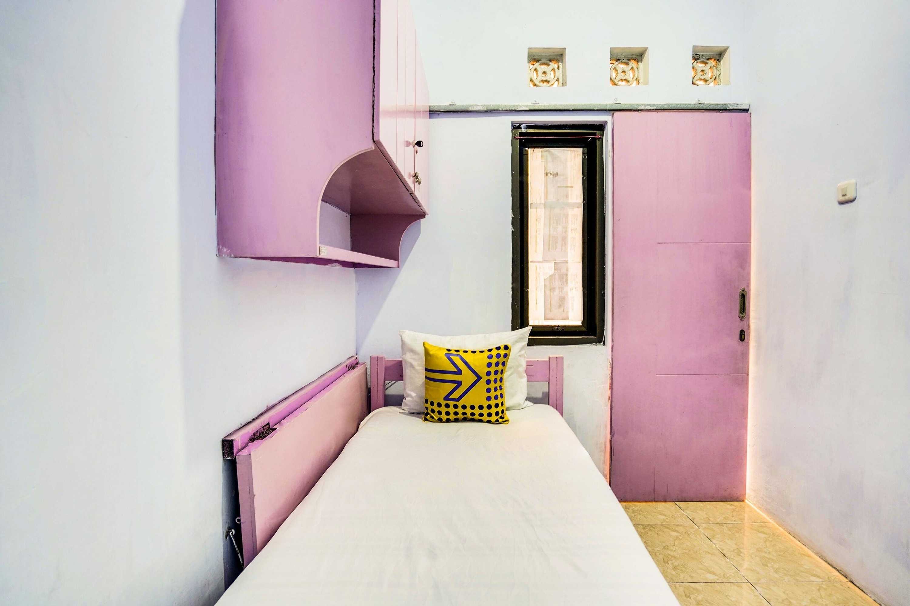 Gift card for Oyo Life 91626 Rr Kost Putri Syariah