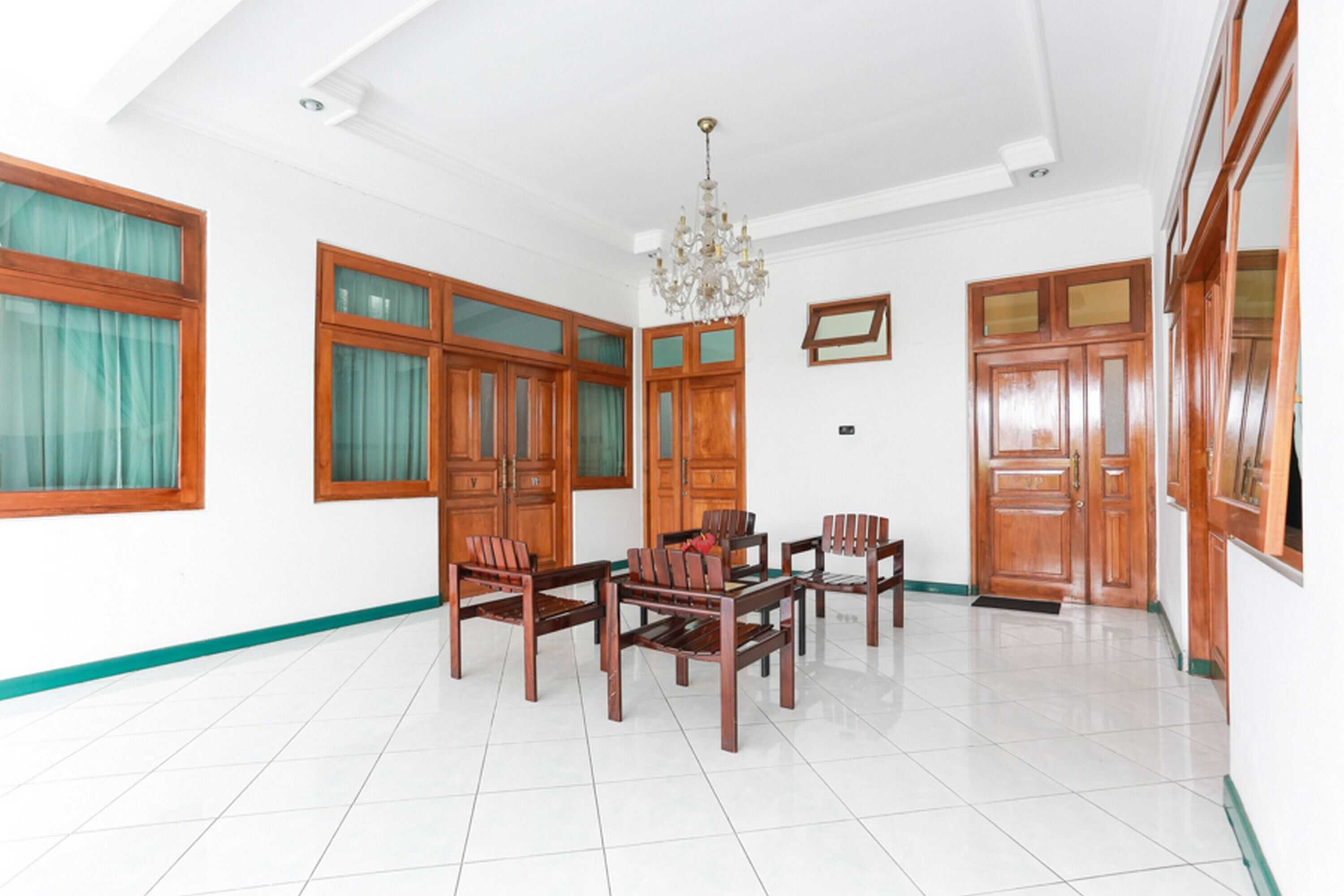 Gift card for Reddoorz Syariah Near Alun Alun Magelang Gift card for Reddoorz Syariah Near Alun Alun Magelang