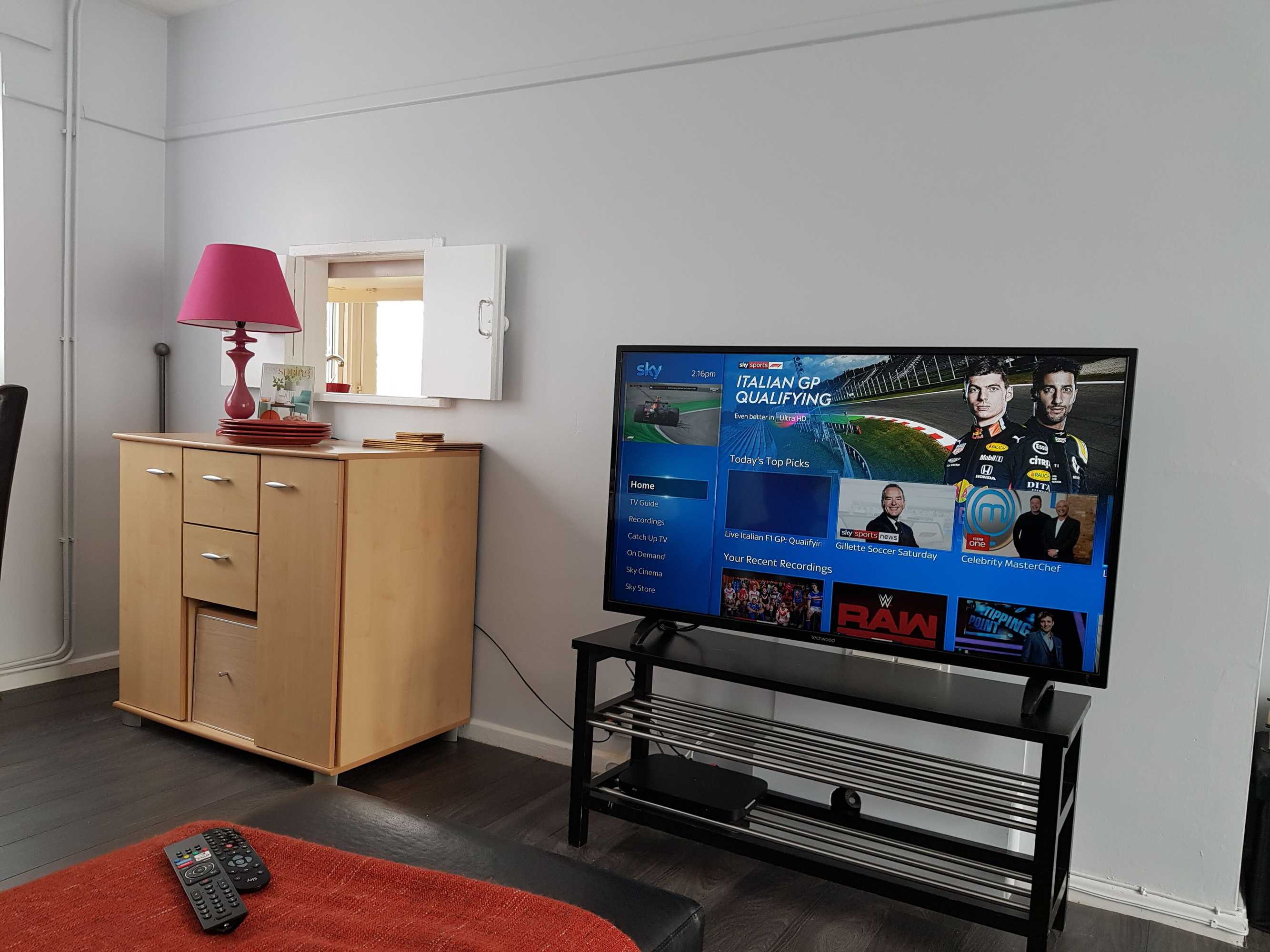 Gift card for Poynters House - Huku Kwetu Luton & Dunstable - Spacious 2 Bedroom House Gift card for Poynters House - Huku Kwetu Luton & Dunstable - Spacious 2 Bedroom House