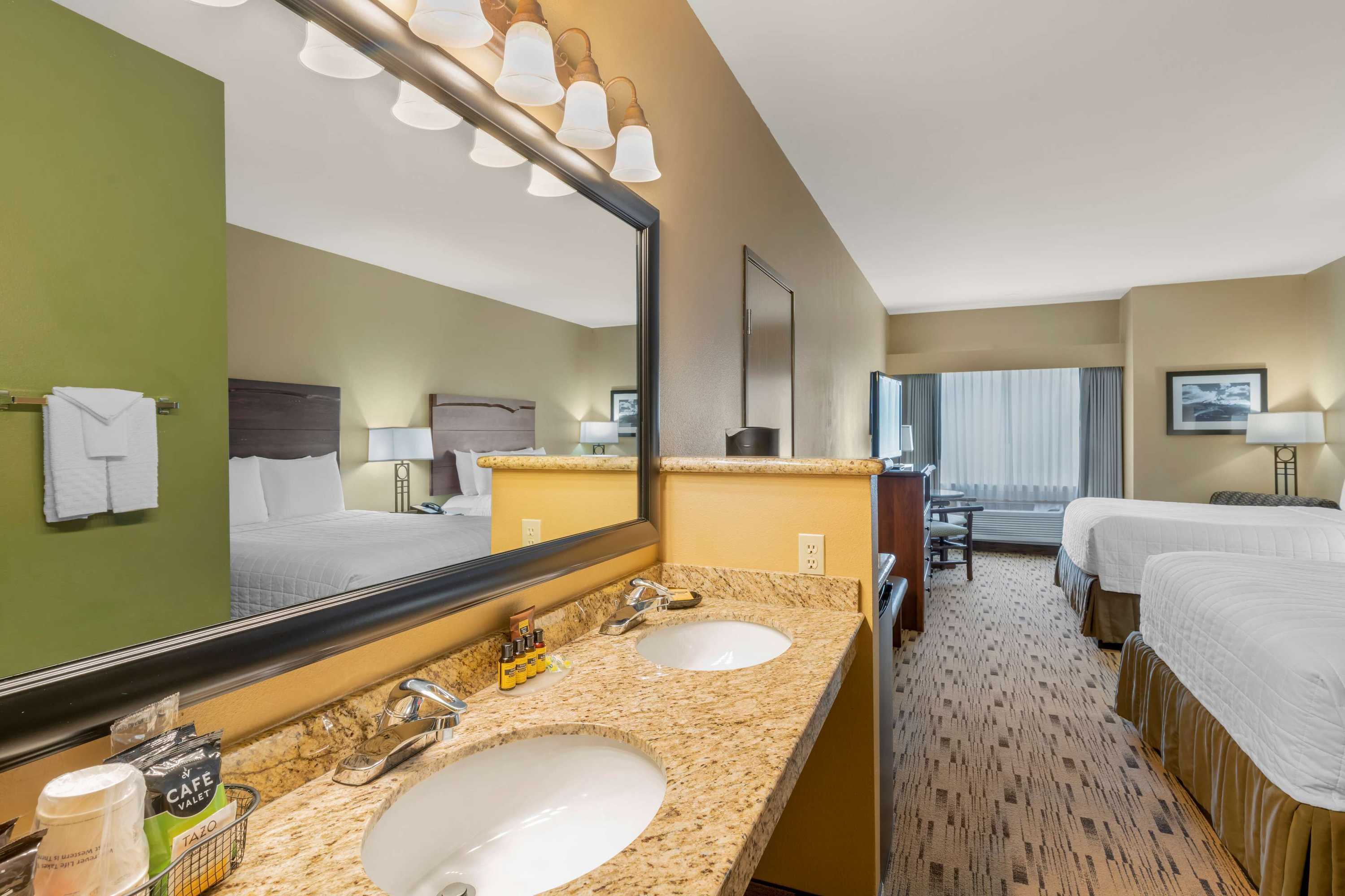 Gift card for Best Western Plus Columbia River Inn Gift card for Best Western Plus Columbia River Inn