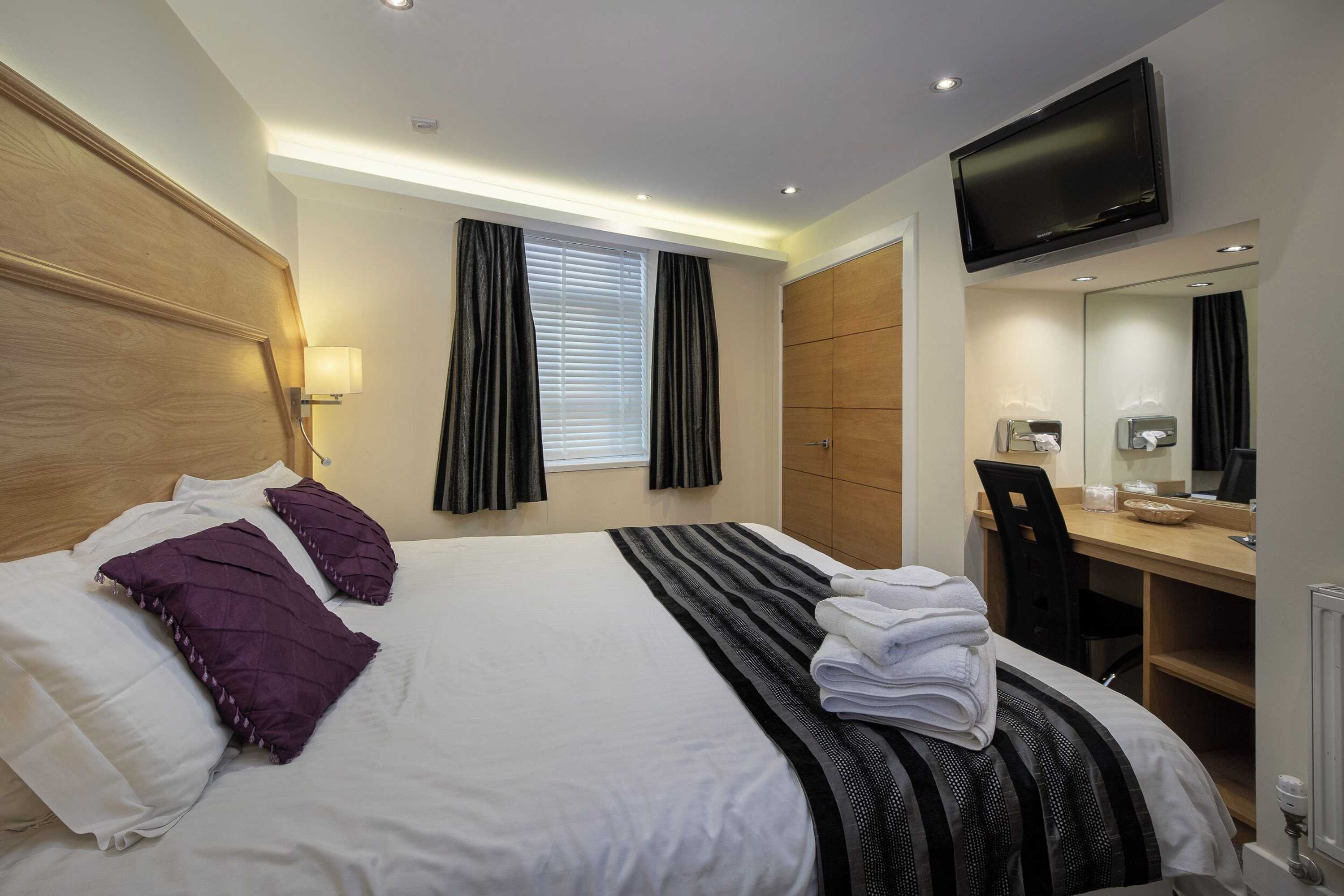 Gift card for Queens Mansions: Lakeland Suite