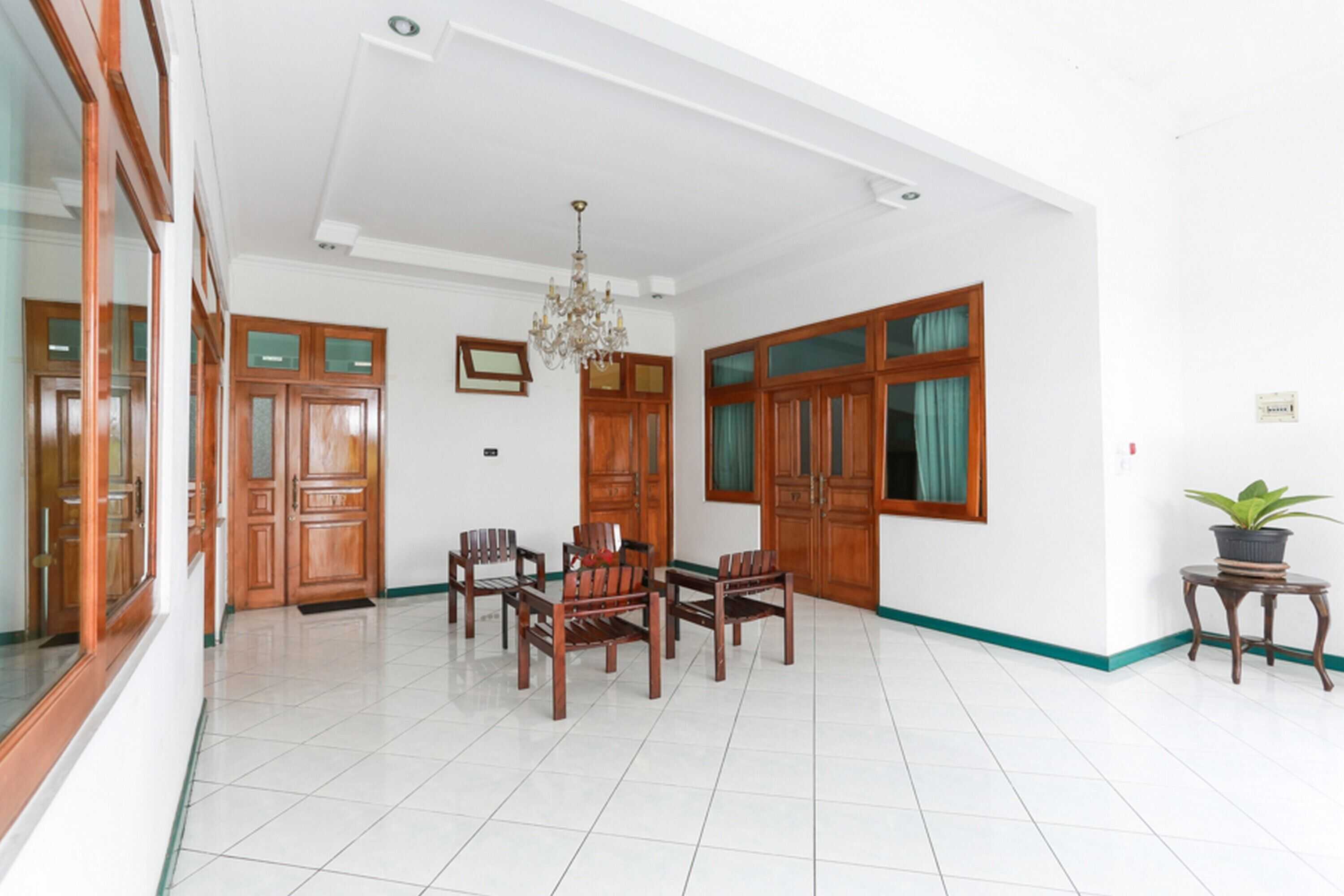 Gift card for Reddoorz Syariah Near Alun Alun Magelang Gift card for Reddoorz Syariah Near Alun Alun Magelang