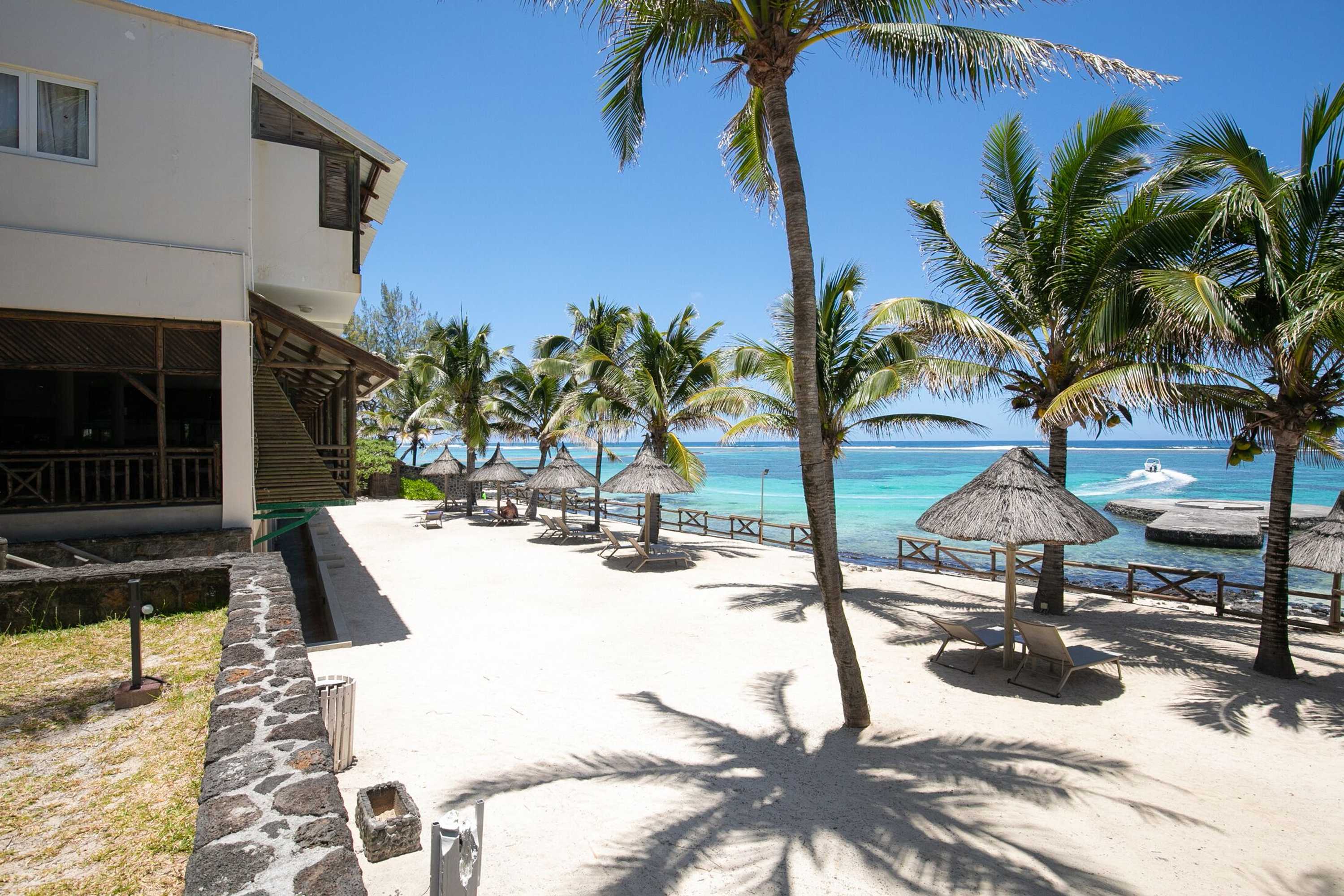 Gift card for Le Peninsula Bay Beach Resort Gift card for Le Peninsula Bay Beach Resort