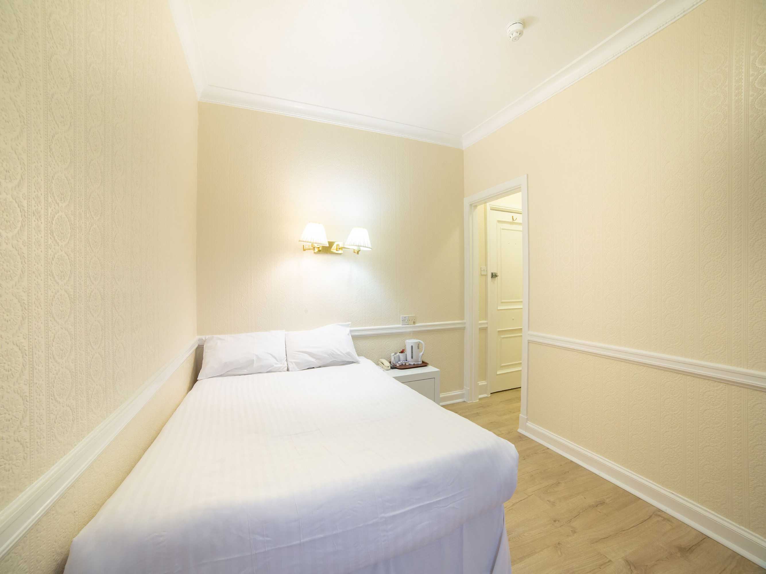 Gift card for George Hotel, Burslem, Stoke-On-Trent Gift card for George Hotel, Burslem, Stoke-On-Trent