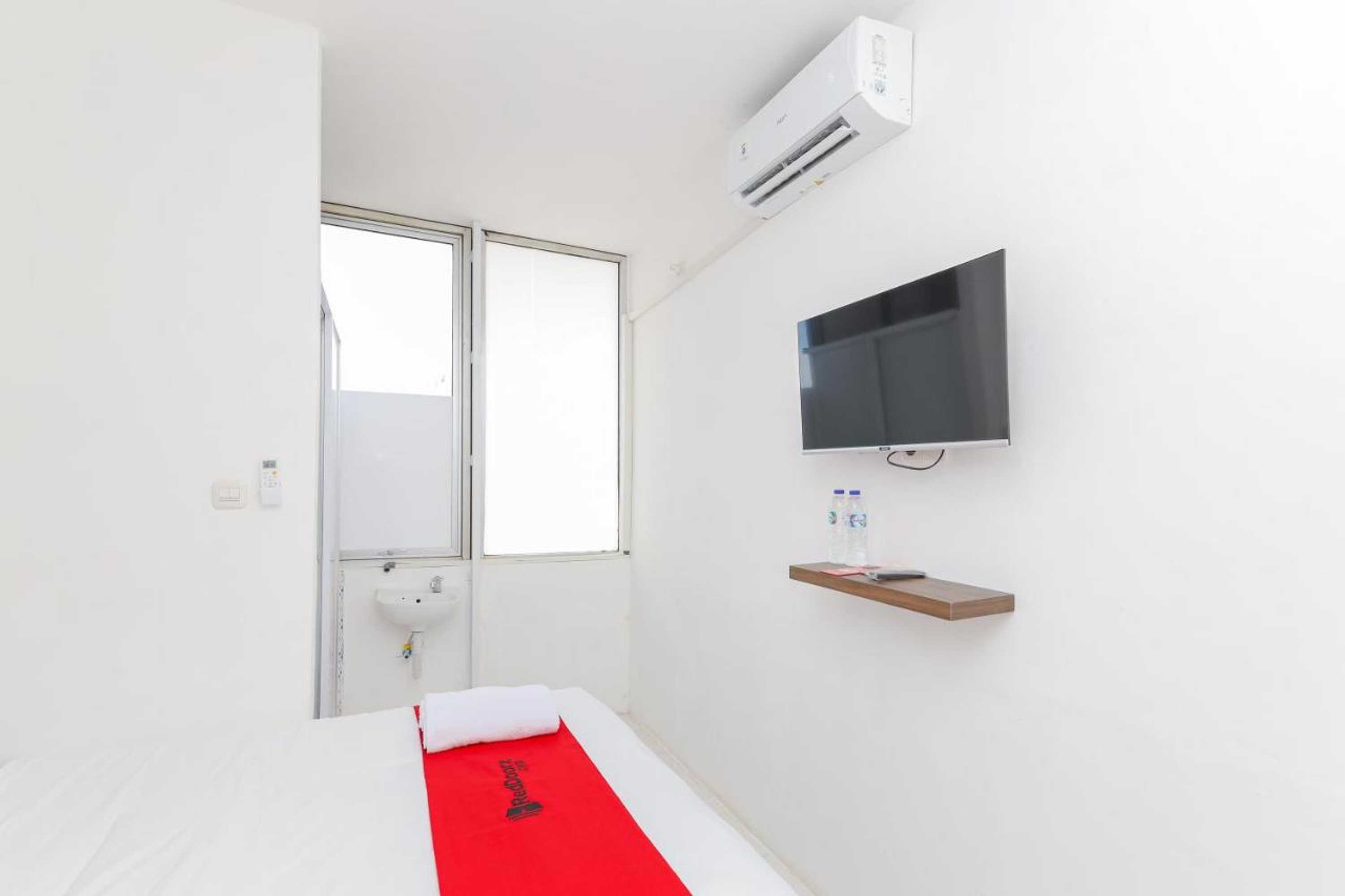 Gift card for Reddoorz Near Pasar Lama Serang