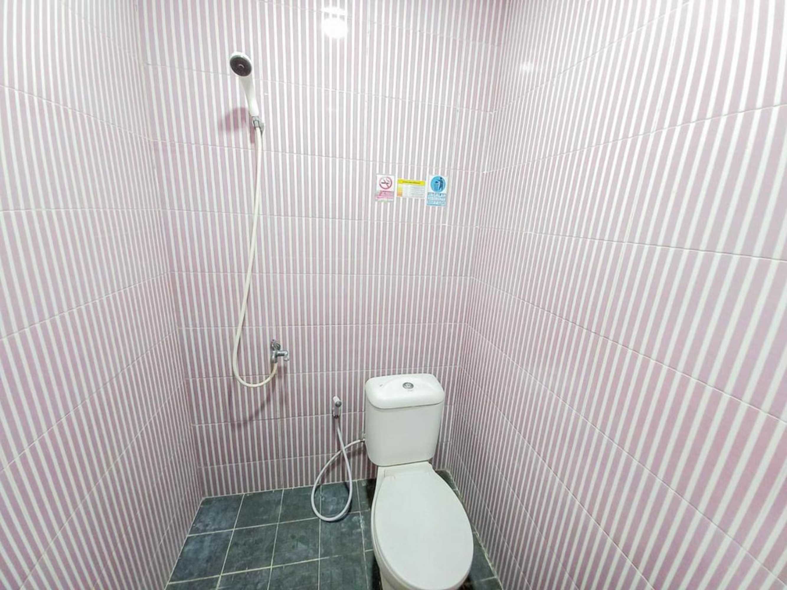 Gift card for Homestay Bahari Near Wisata Bahari Tlocor Sidoarjo Mitra Reddoorz Gift card for Homestay Bahari Near Wisata Bahari Tlocor Sidoarjo Mitra Reddoorz