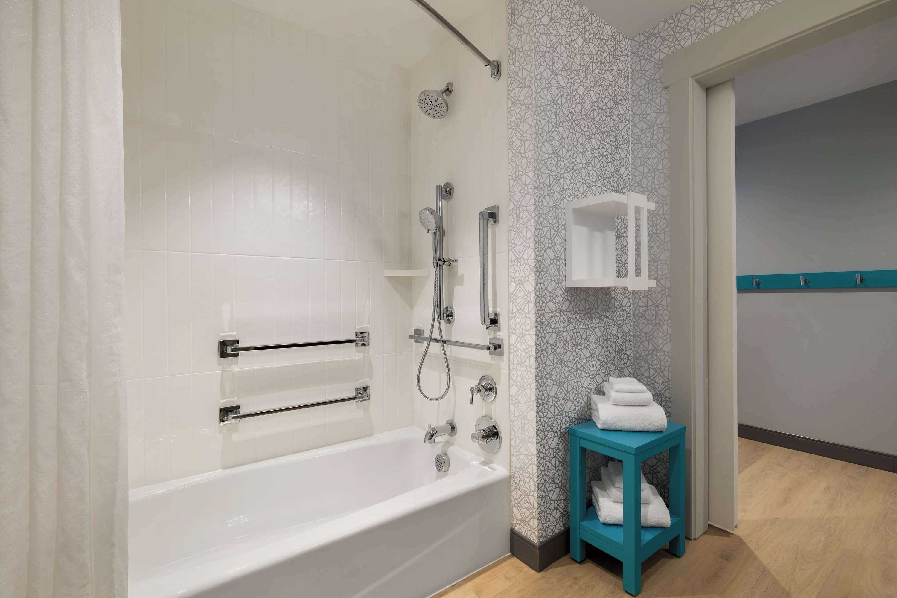 Gift card for Hampton Inn & Suites Maui North Shore Gift card for Hampton Inn & Suites Maui North Shore