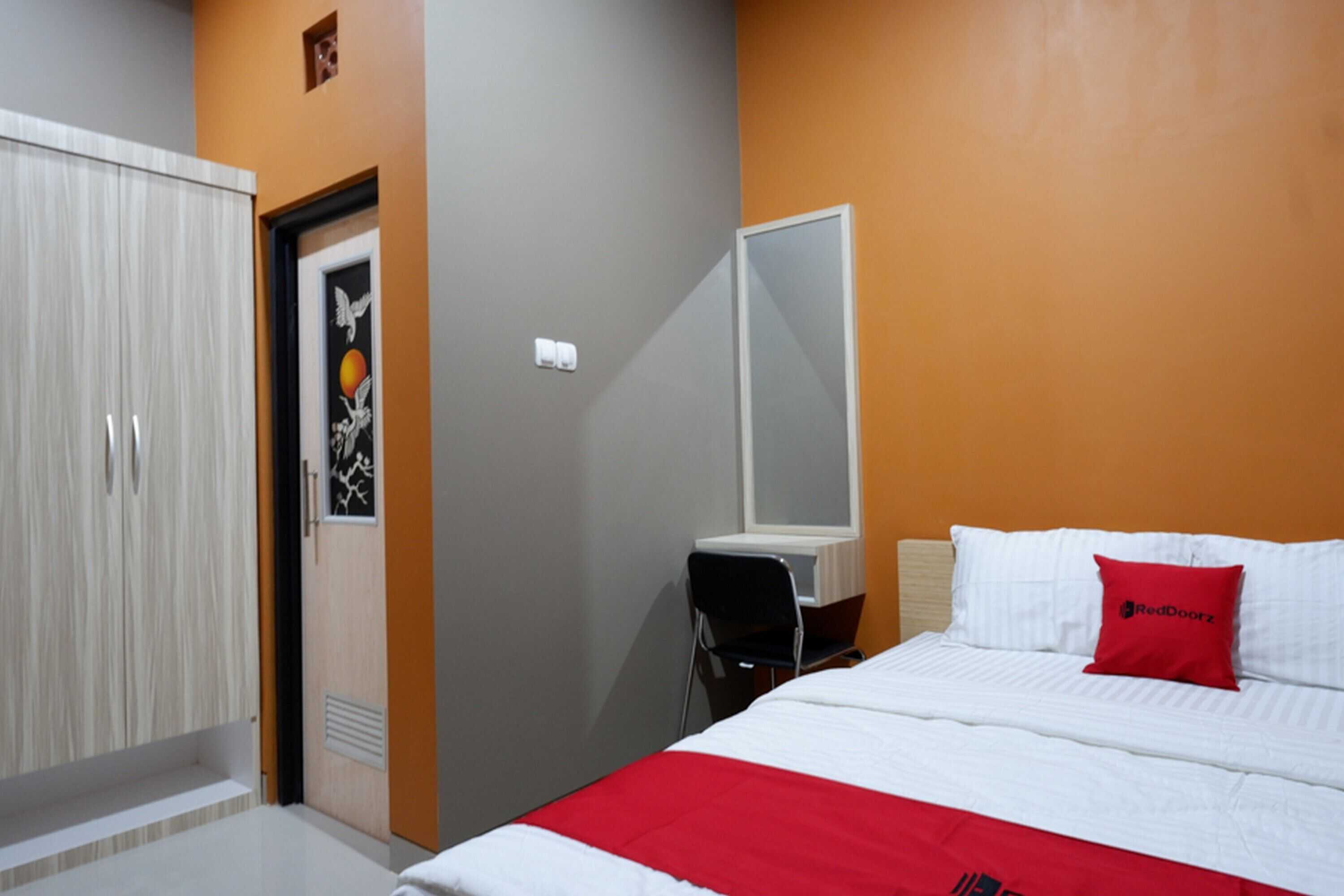 Gift card for Reddoorz Syariah Near Stasiun Tegal Gift card for Reddoorz Syariah Near Stasiun Tegal