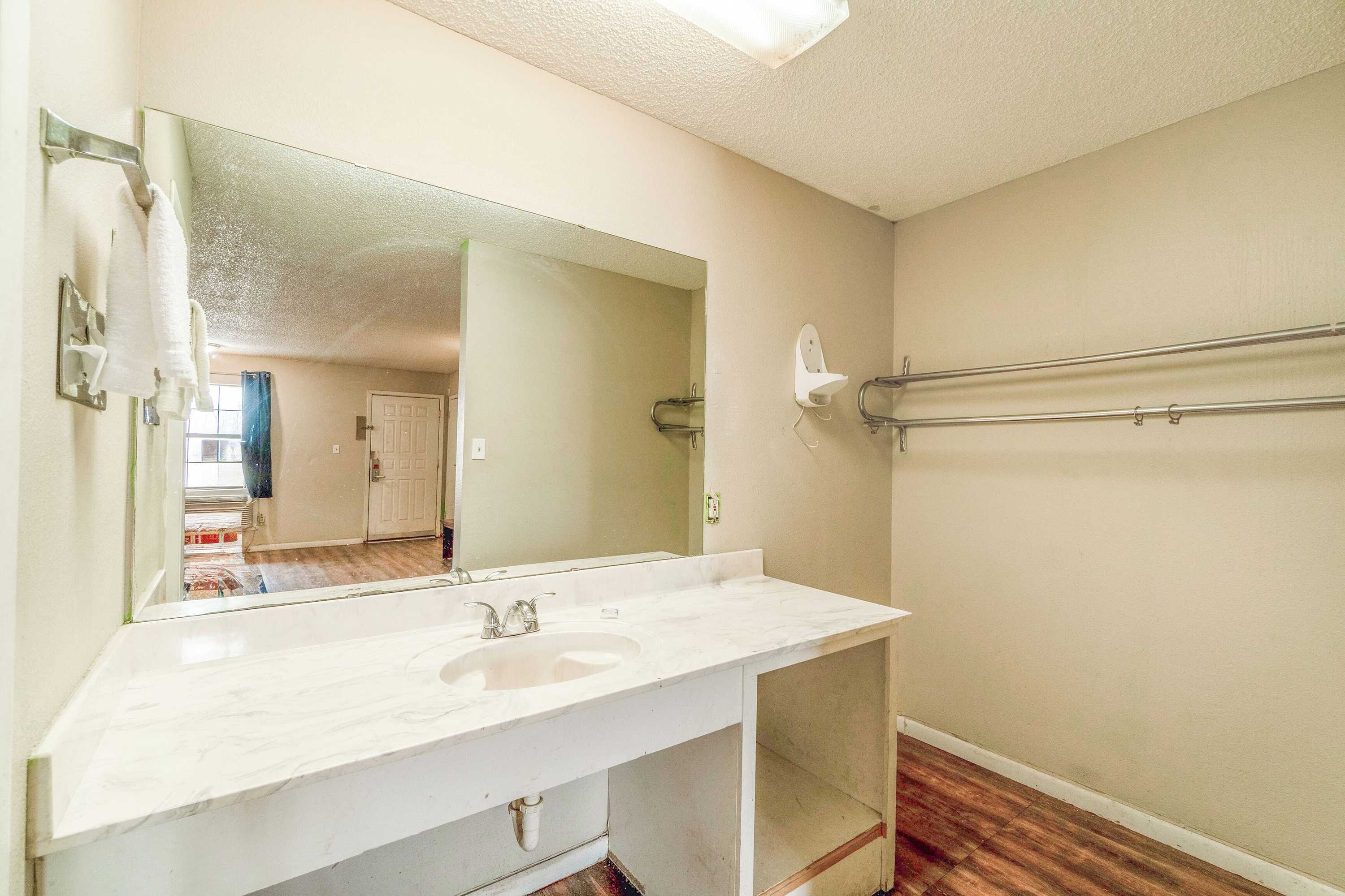 Gift card for Executive Inn By Oyo Mineral Wells Us-180