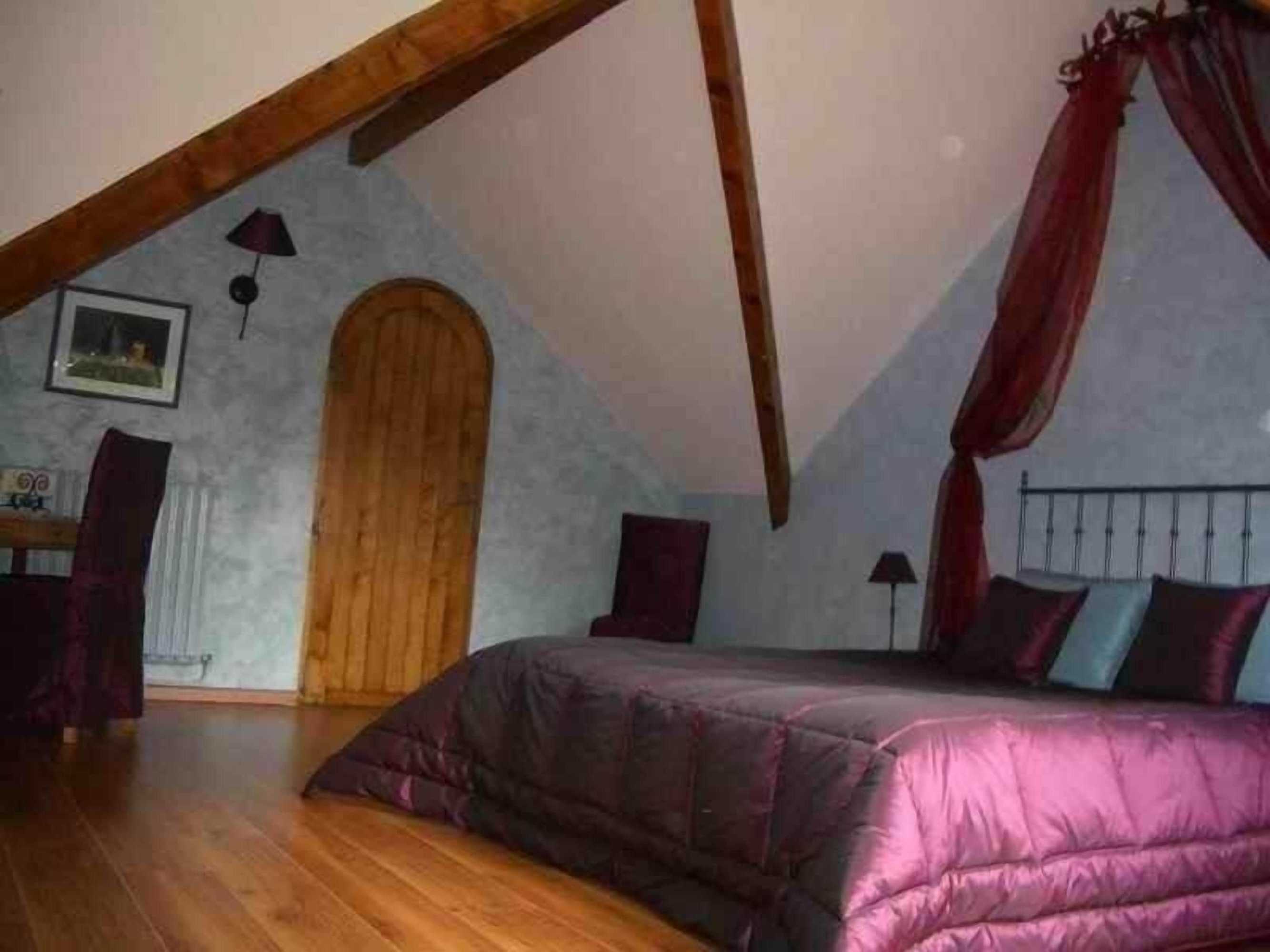 Gift card for Les Hauts Du Val - Chambres D'hotes Gift card for Les Hauts Du Val - Chambres D'hotes