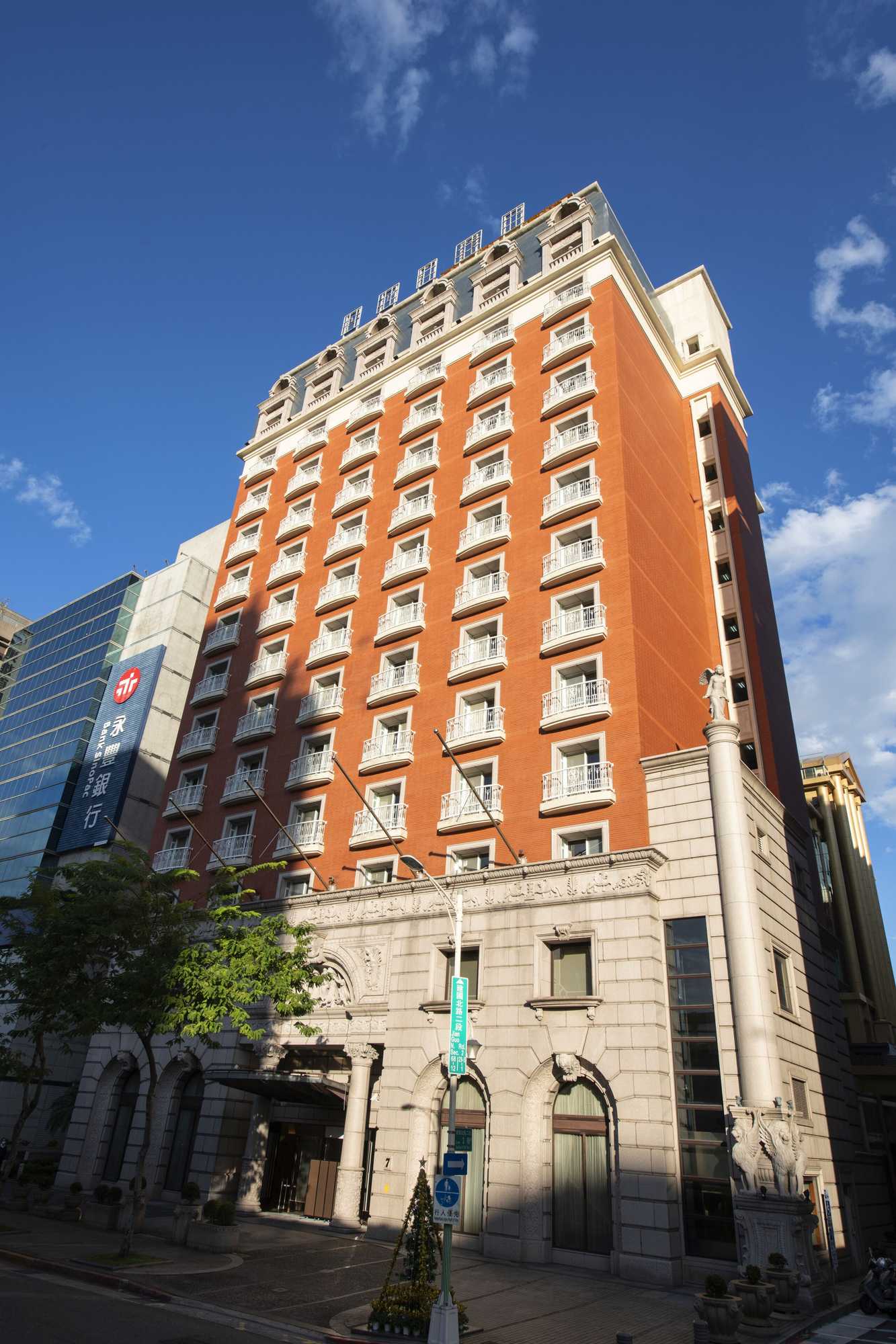 Gift card for Hamp Court Palace Taipei Gift card for Hamp Court Palace Taipei