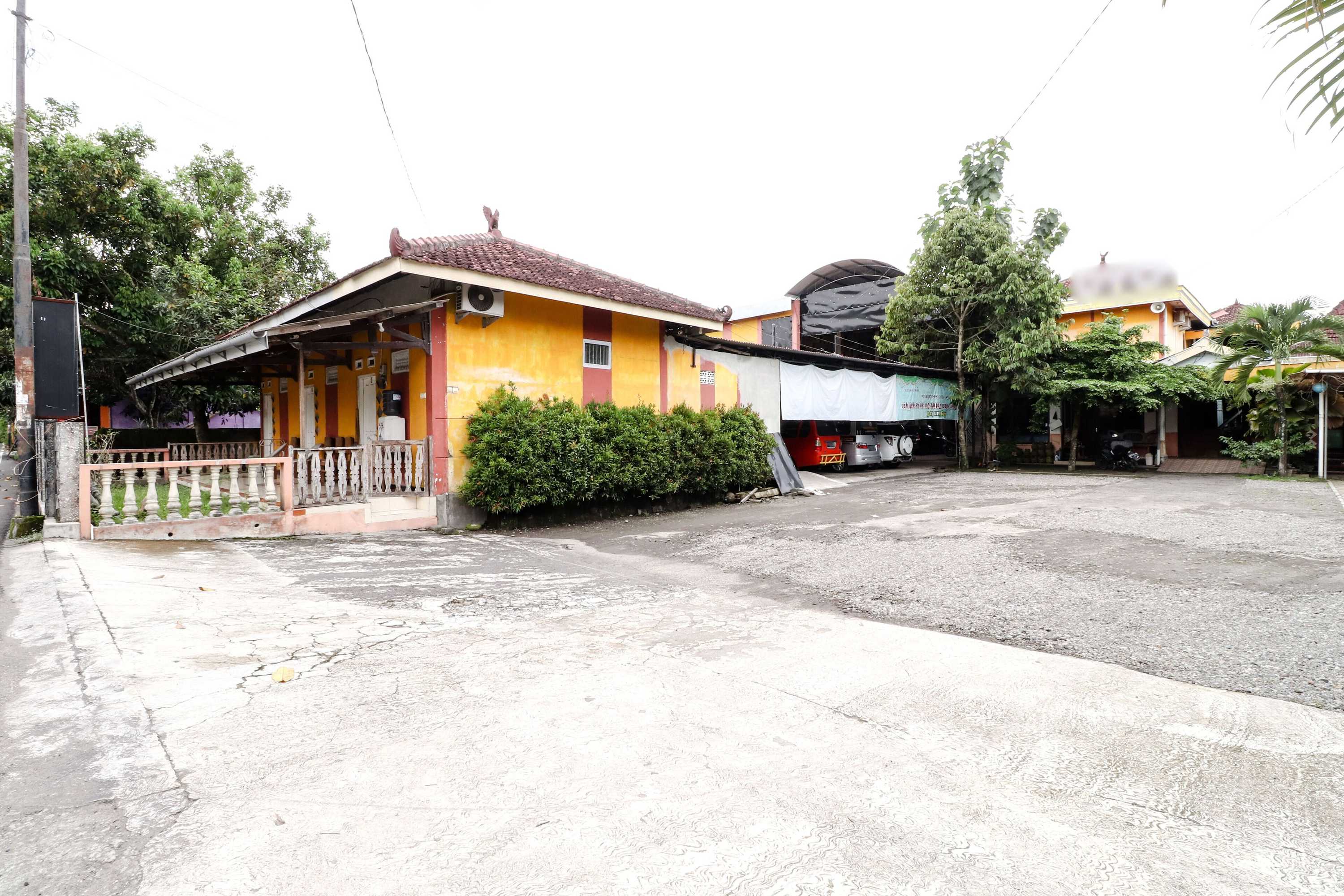 Gift card for Oyo 898 Joglo Family Hotel & Homestay Gift card for Oyo 898 Joglo Family Hotel & Homestay