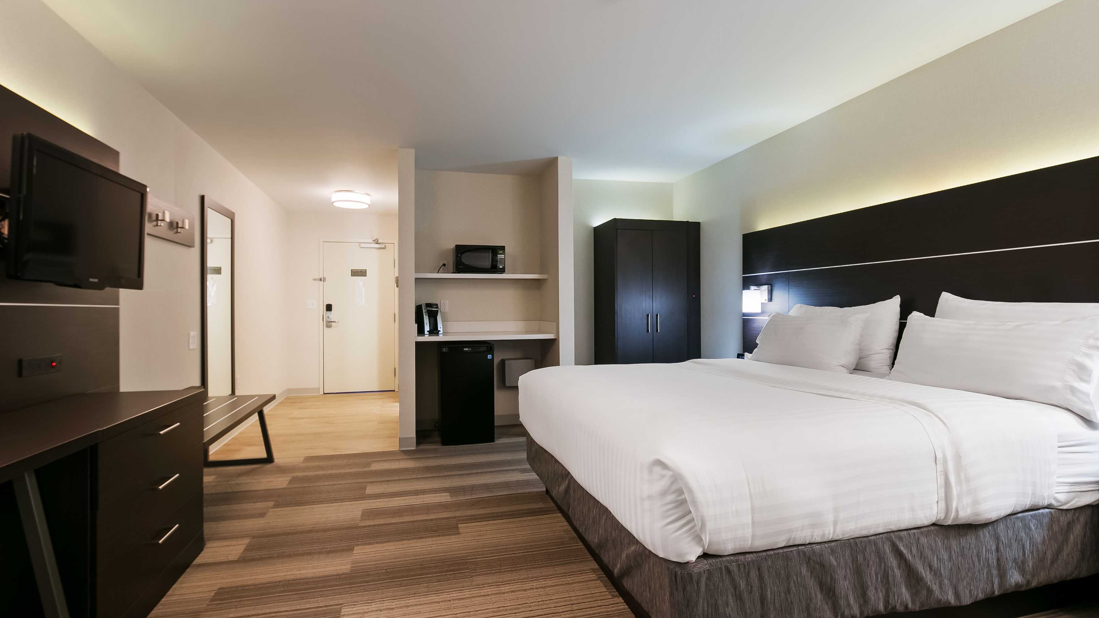 Gift card for Holiday Inn Express & Suites Everett by Ihg Gift card for Holiday Inn Express & Suites Everett by Ihg