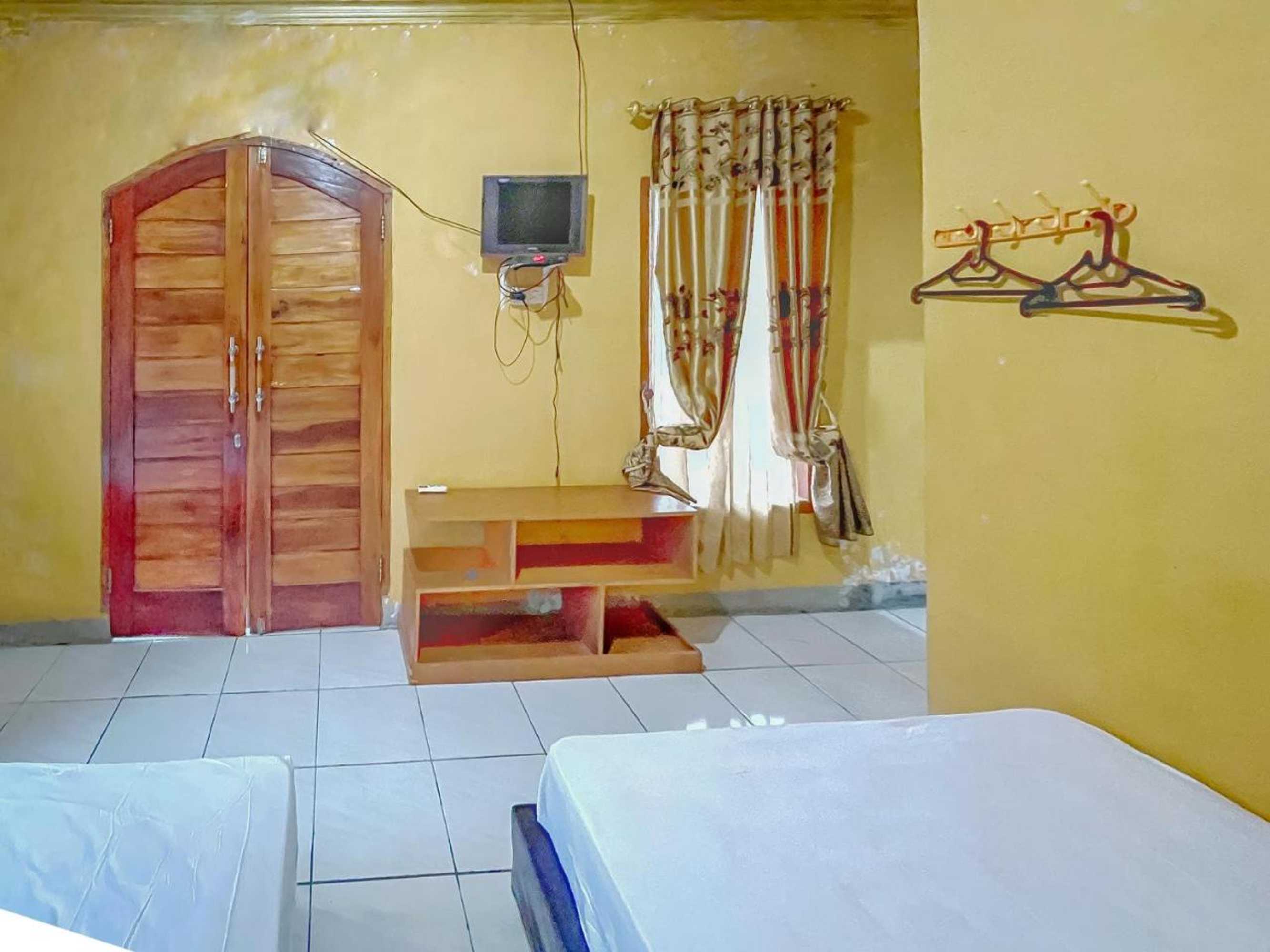 Gift card for Penginapan Diar Near Pantai Santolo Mitra Reddoorz Gift card for Penginapan Diar Near Pantai Santolo Mitra Reddoorz