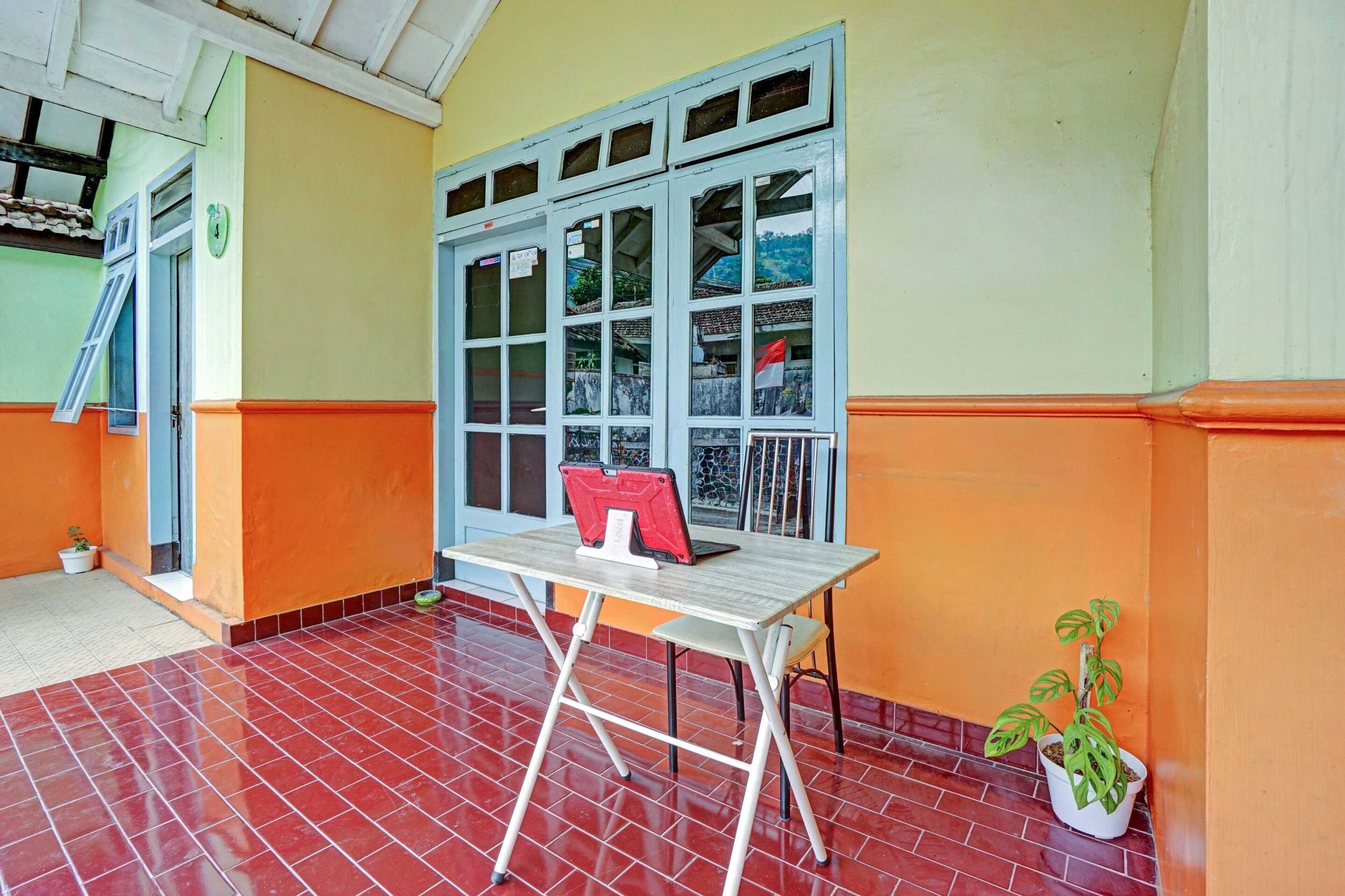 Gift card for Oyo Life 90321 Ken Ken Villa