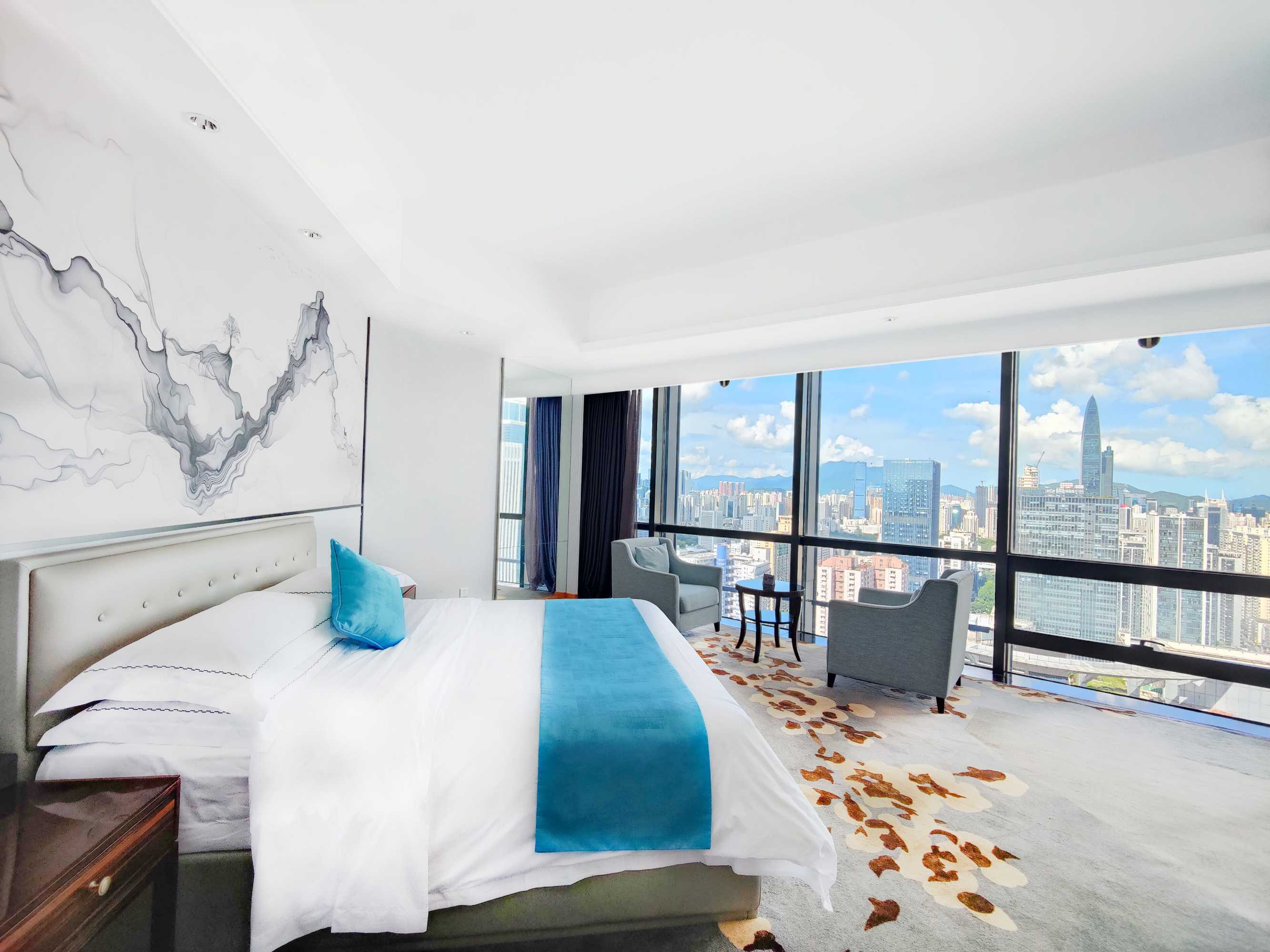 Gift card for Huaqiang Plaza Hotel Shenzhen, Enjoy Complimentary Mini Bar & Night Snack, Add Breakfast - Enjoy Complimentary Afternoon Tea Gift card for Huaqiang Plaza Hotel Shenzhen, Enjoy Complimentary Mini Bar & Night Snack, Add Breakfast - Enjoy Complimentary Afternoon Tea