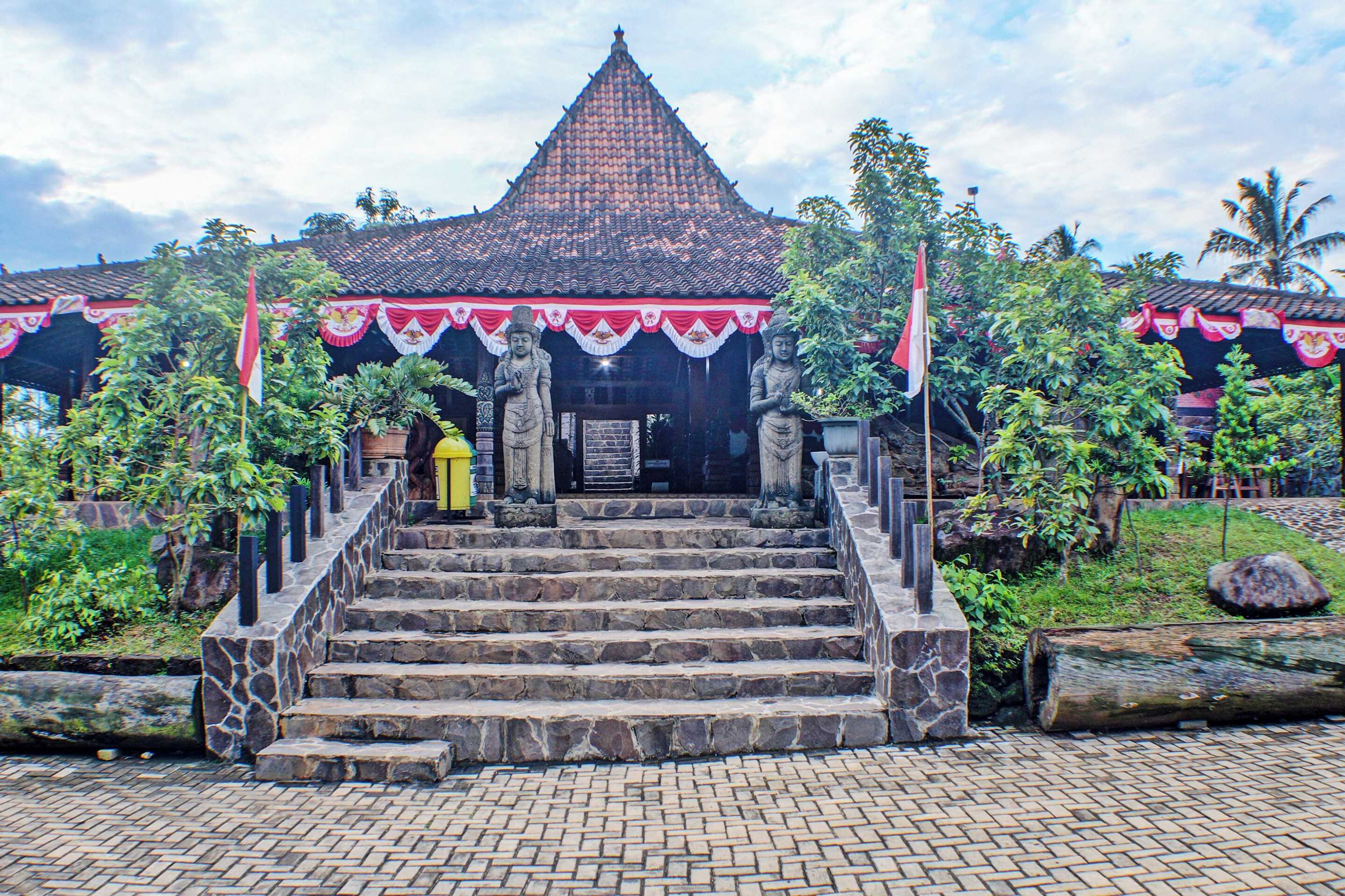 Gift card for Capital O 92681 Randu Mas Hotel & Resort Taman Purbakala Gift card for Capital O 92681 Randu Mas Hotel & Resort Taman Purbakala