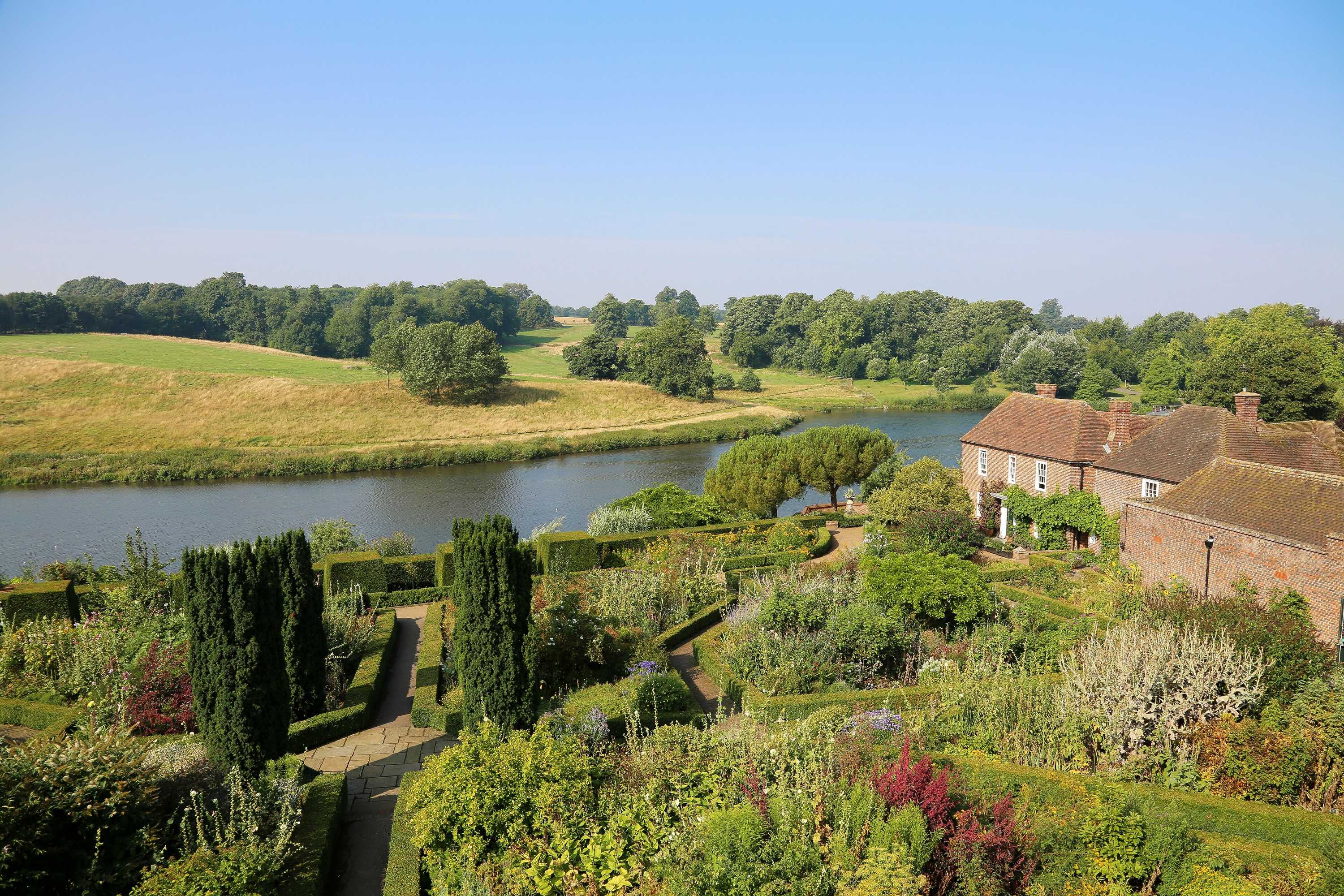 Gift card for The Stable Courtyard Bedrooms at Leeds Castle Gift card for The Stable Courtyard Bedrooms at Leeds Castle