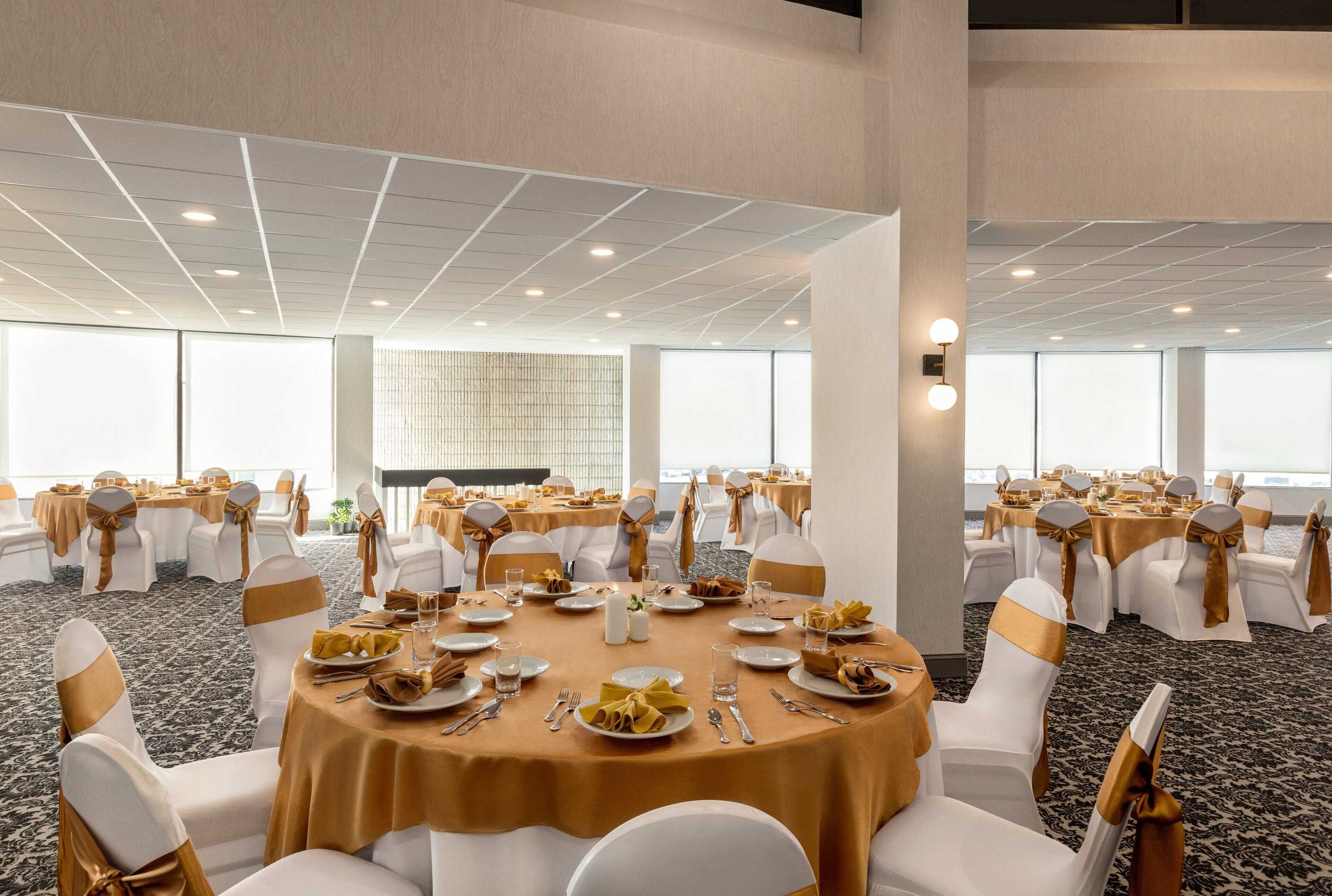Gift card for Holiday Inn Philadelphia Arpt-Stadium Area by Ihg Gift card for Holiday Inn Philadelphia Arpt-Stadium Area by Ihg